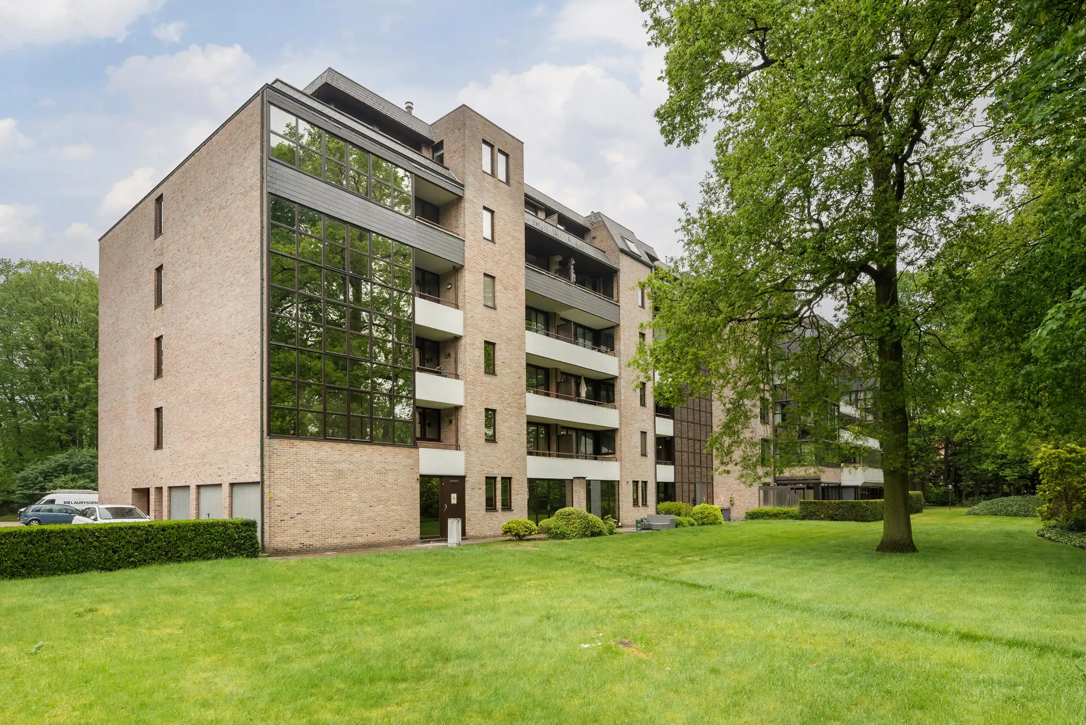 Volledig gerenoveerd zonnig appartement met 2 slaapkamers foto 13