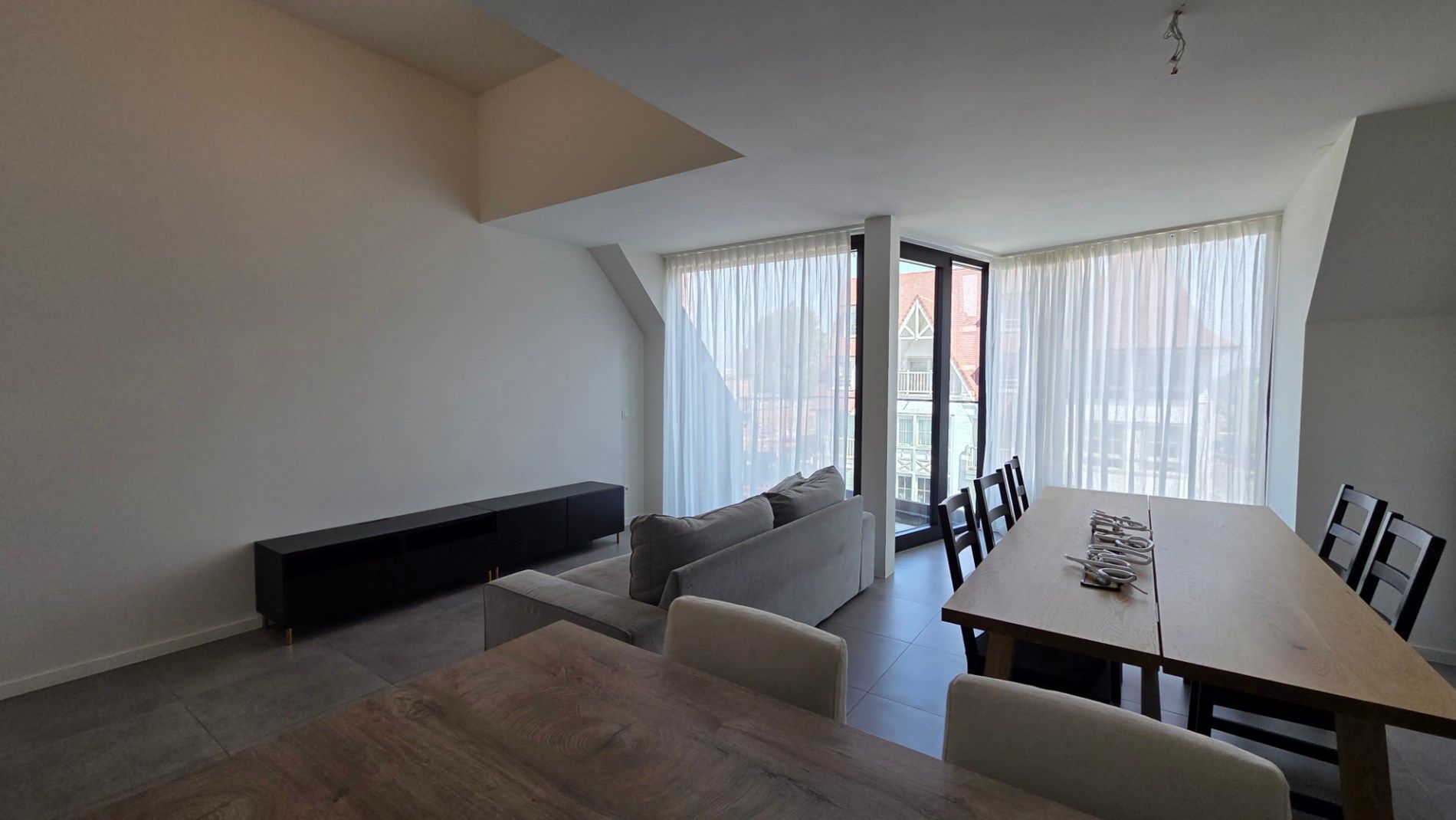 Te huur op jaarbasis – modern appartement in Sint-Idesbald foto 2