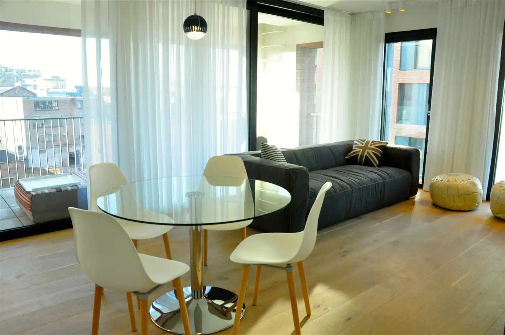 Gemeubeld 2-slaapkamerappartement met terras en parking! foto {{pictureIndex}}