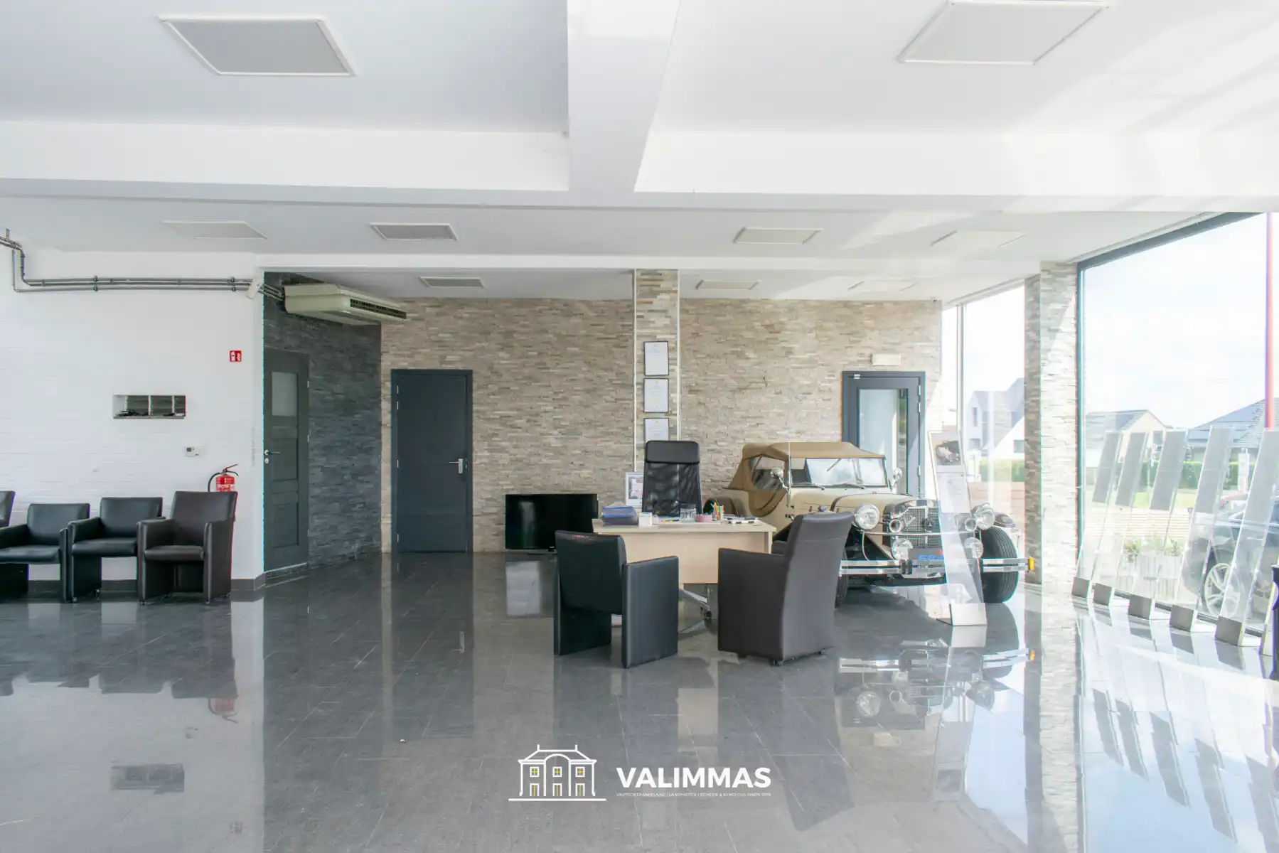 Handelsruimte / showroom met opslagplaats en parking... foto 4