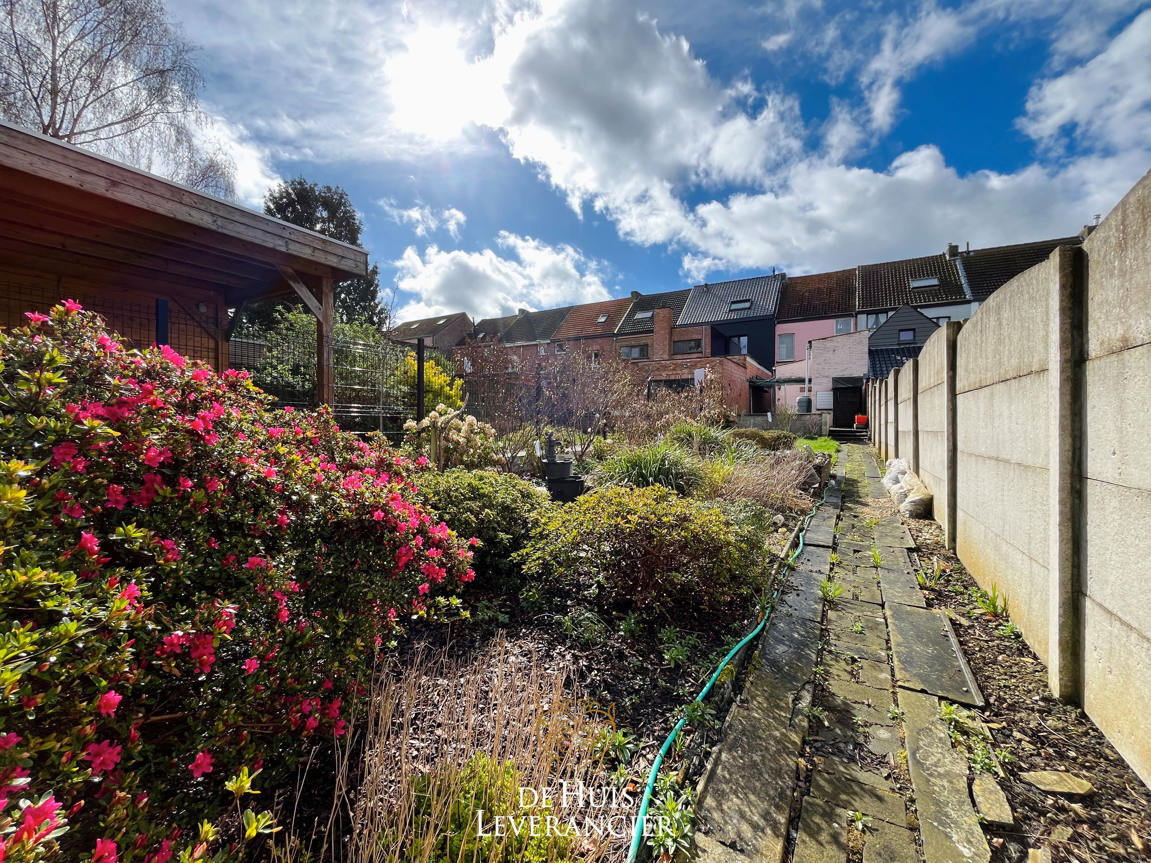 Leuke, te moderniseren woning met 3 slpks en grote tuin ! foto 9