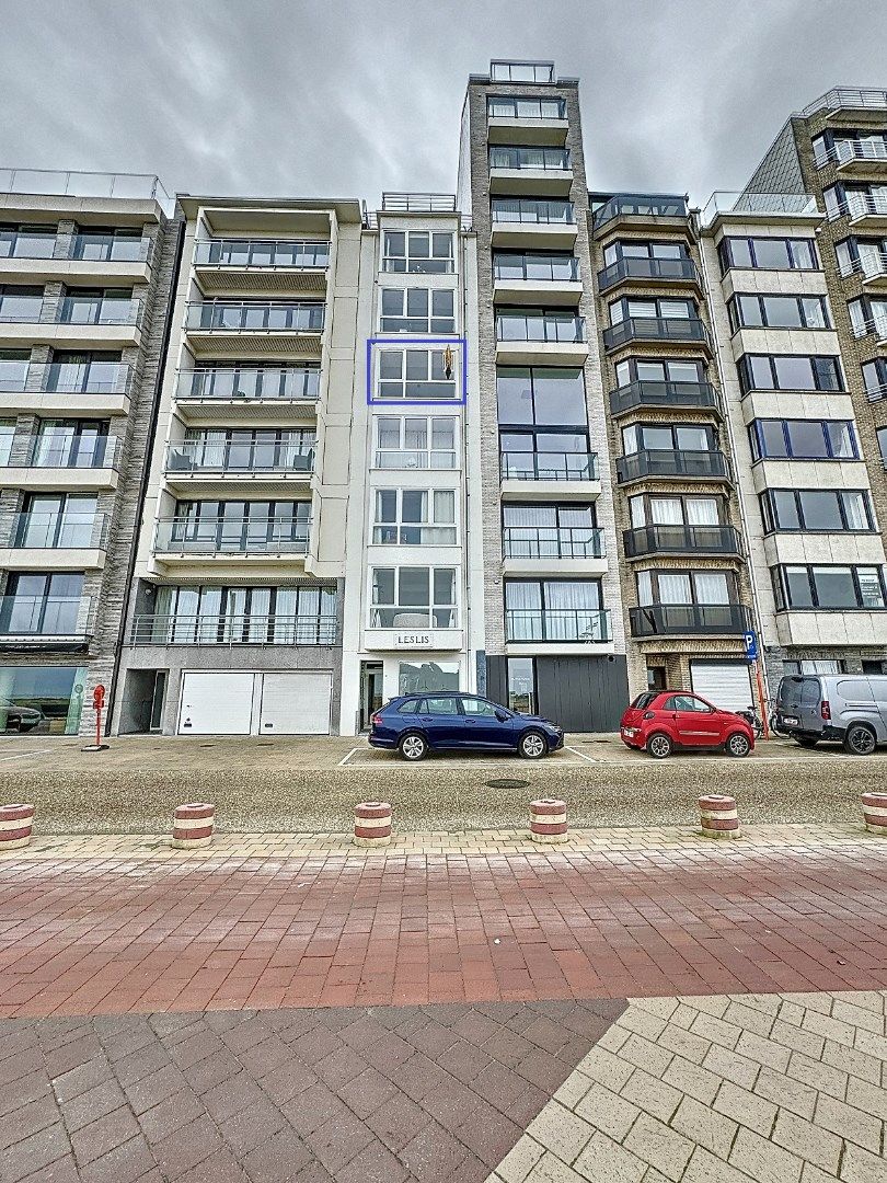 Gerenoveerd appartement met 1 slaapkamer op de zeedijk in Knokke-Heist foto 8