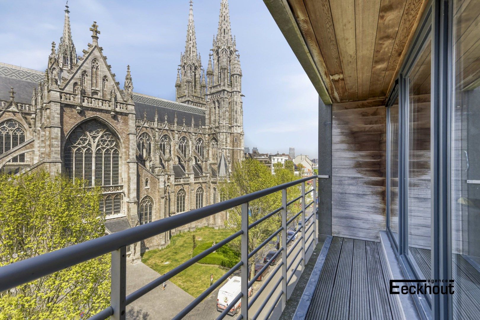 Instapklaar appartement op topligging met prachtig open zicht! foto {{pictureIndex}}