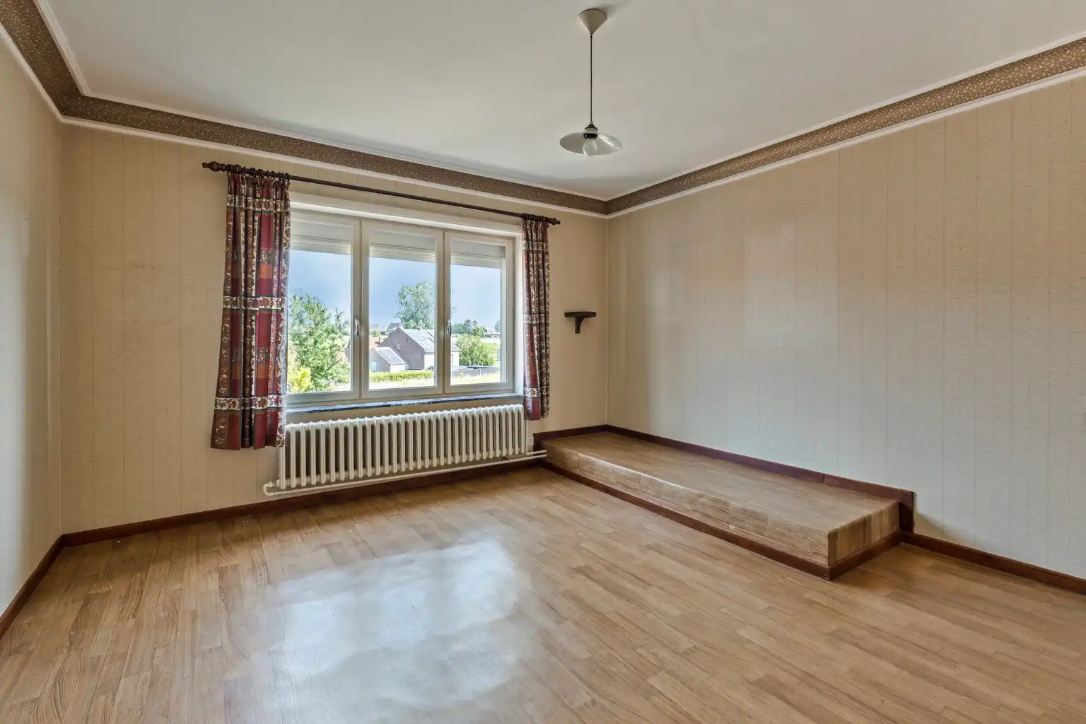 WONING MET TUIN IN DOODLOPENDE STRAAT foto 21
