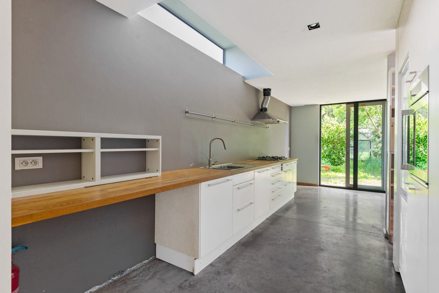 Vrijstaande en gemoderniseerde woning foto 2