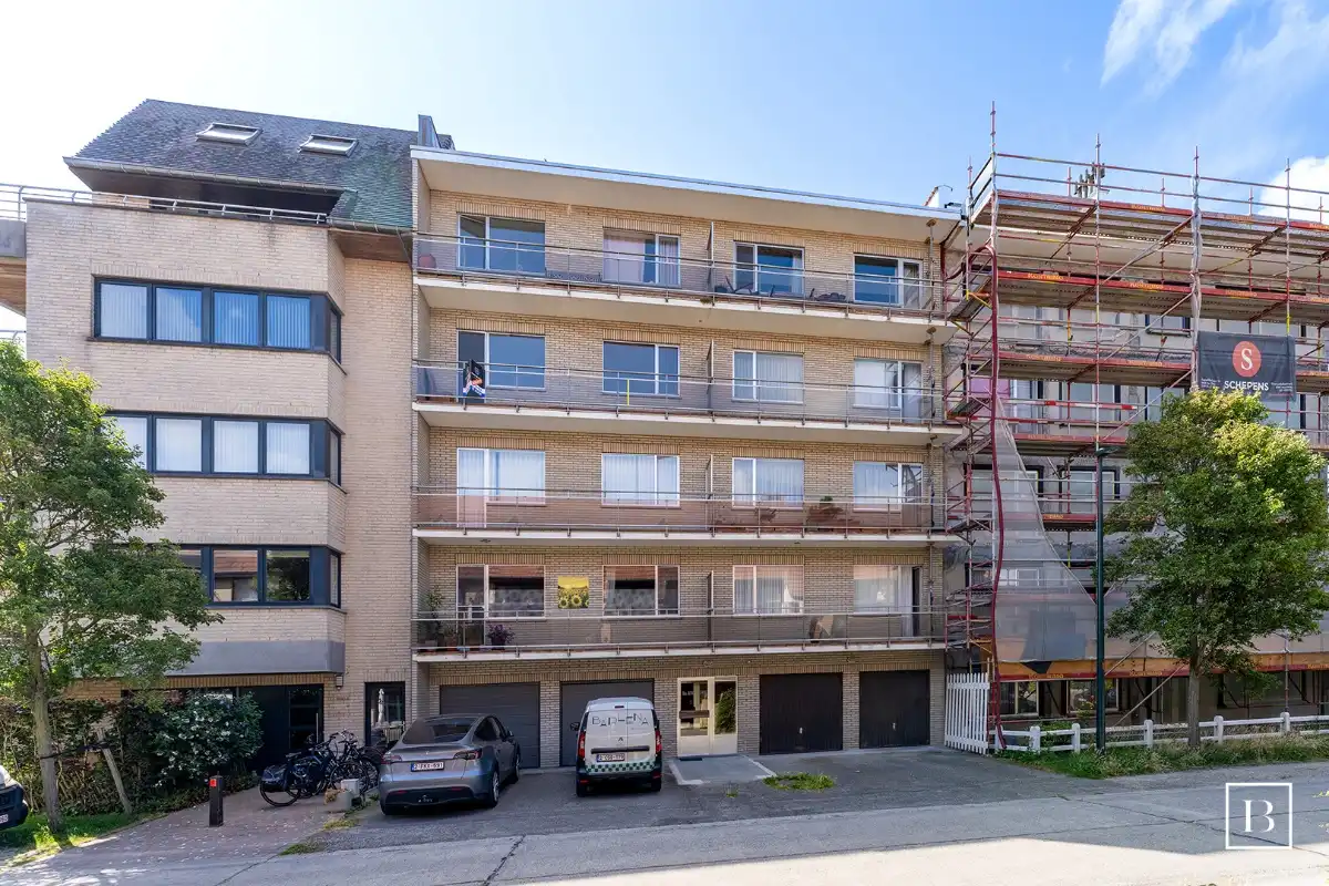 Ruim appartement met inpandige garagebox nabij het centrum foto 9