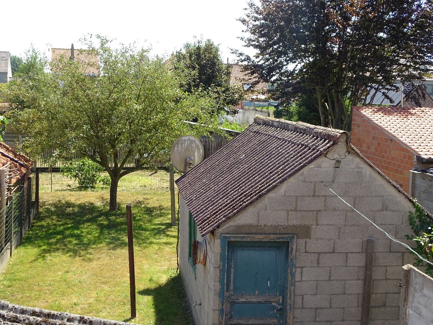 Te renoveren woonst met leuke tuin en garage foto 7