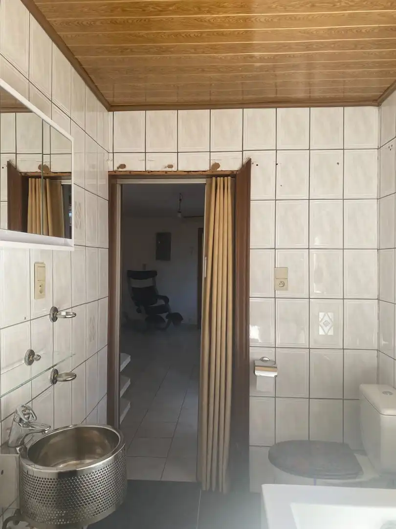 Centraal gelegen te renoveren woning met ruime garage en achterliggende tuin foto 11