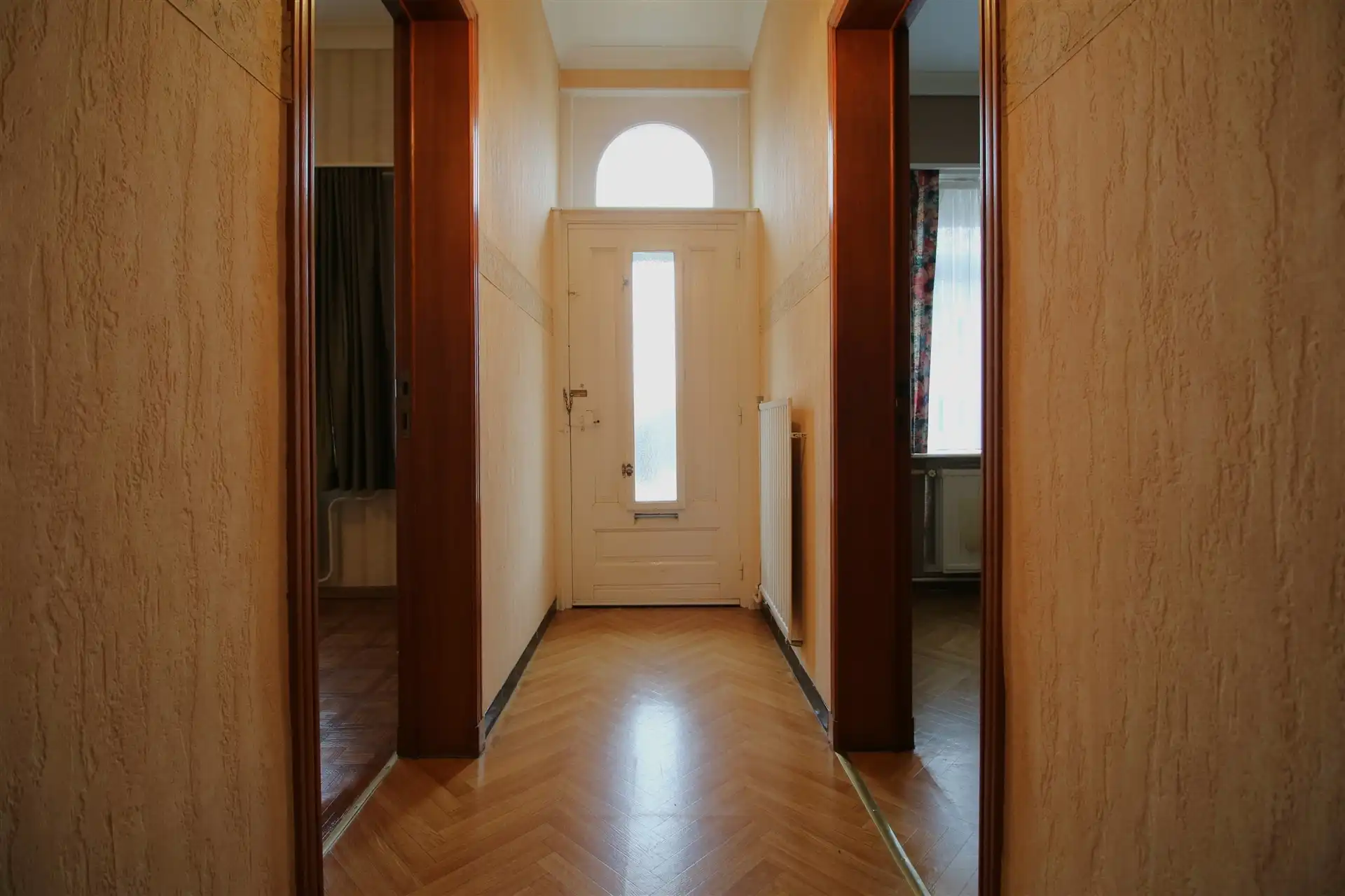 Te renoveren woning met tuin en garage foto 2