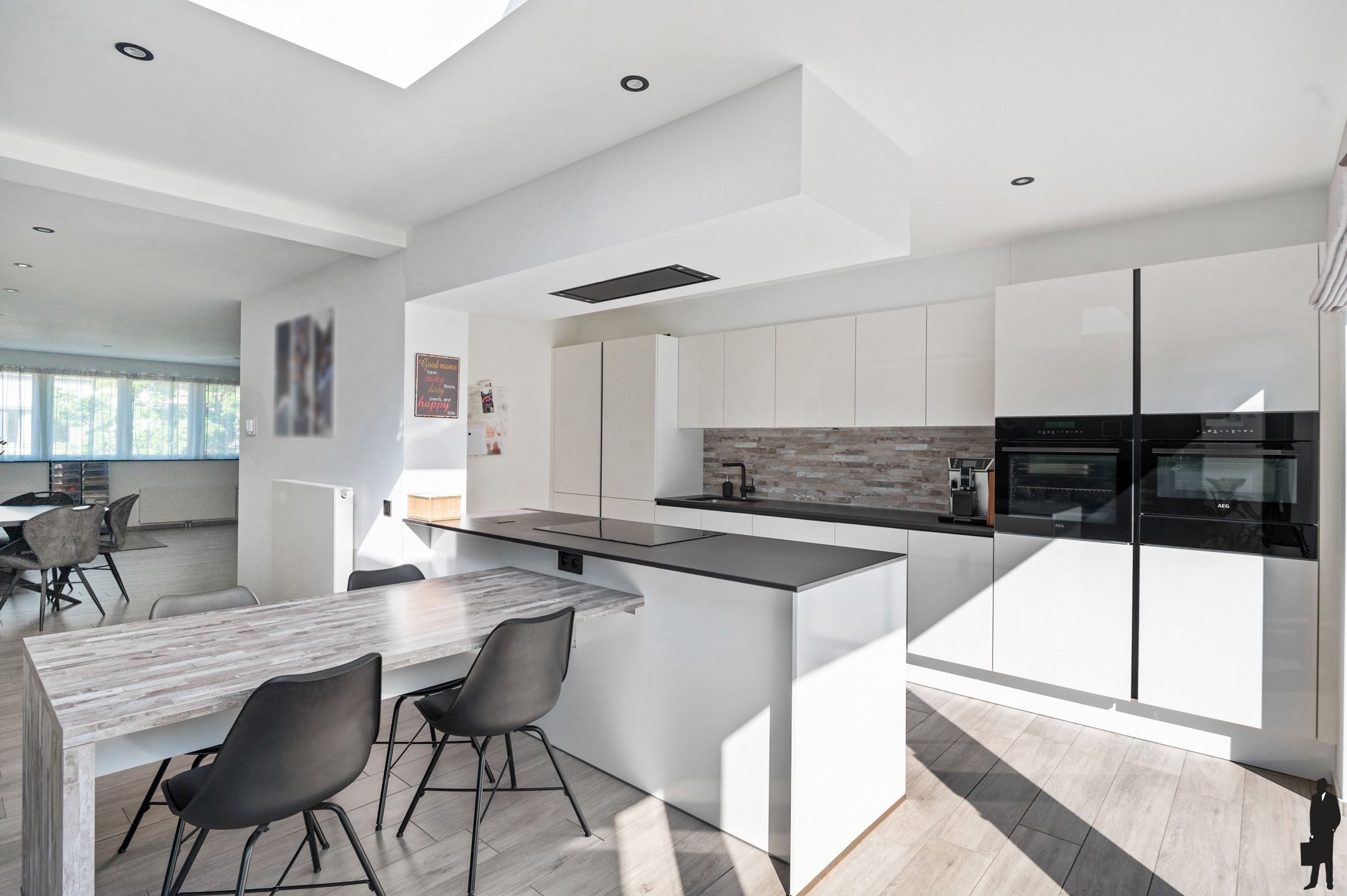 Welgelegen gerenoveerde woning met 3 slpks, 2 badks en tuin foto 7