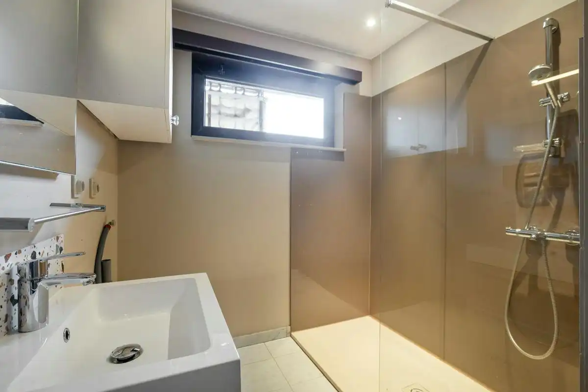 Instapklaar 2-kamerappartement in hartje Poperinge foto 13