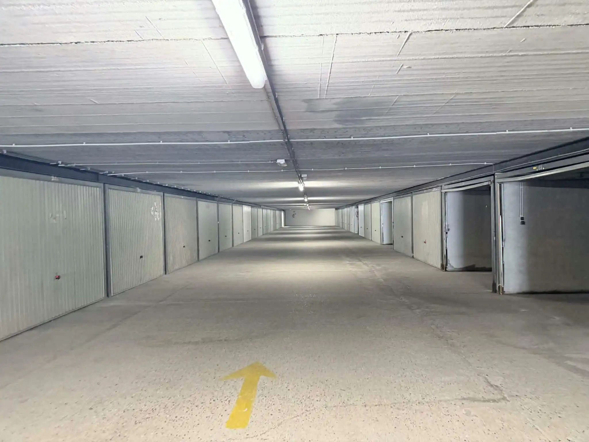 Goedgelegen garagebox vlakbij de Zeedijk te Westende! foto 4