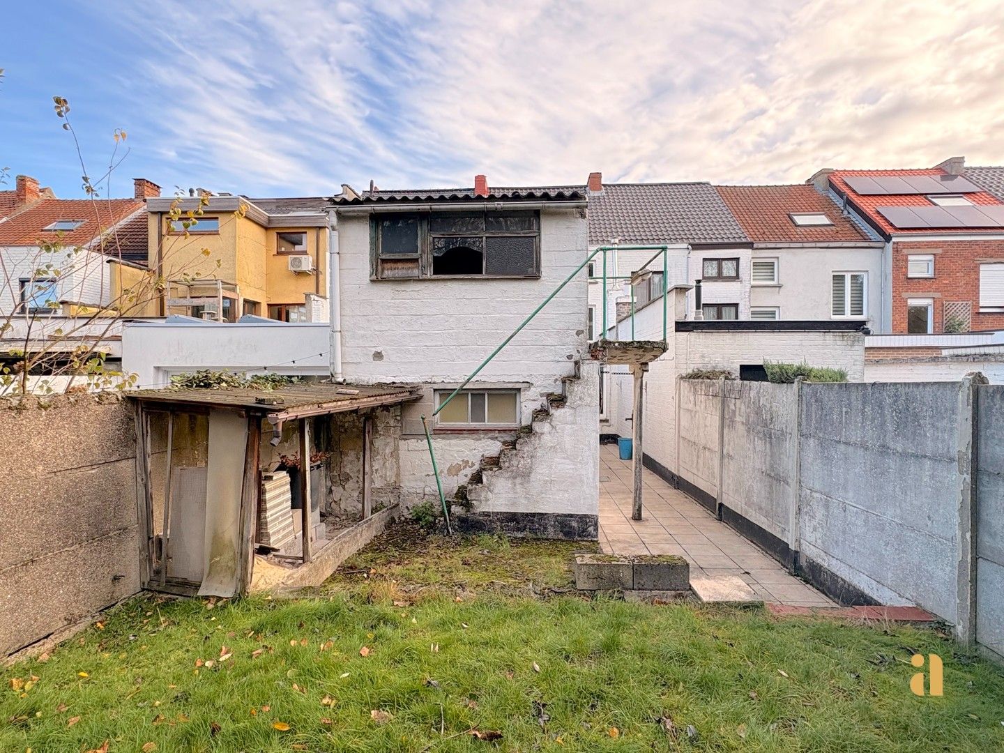 Mooie renovatiekans: ruime tuin en immens veel potentieel foto 2