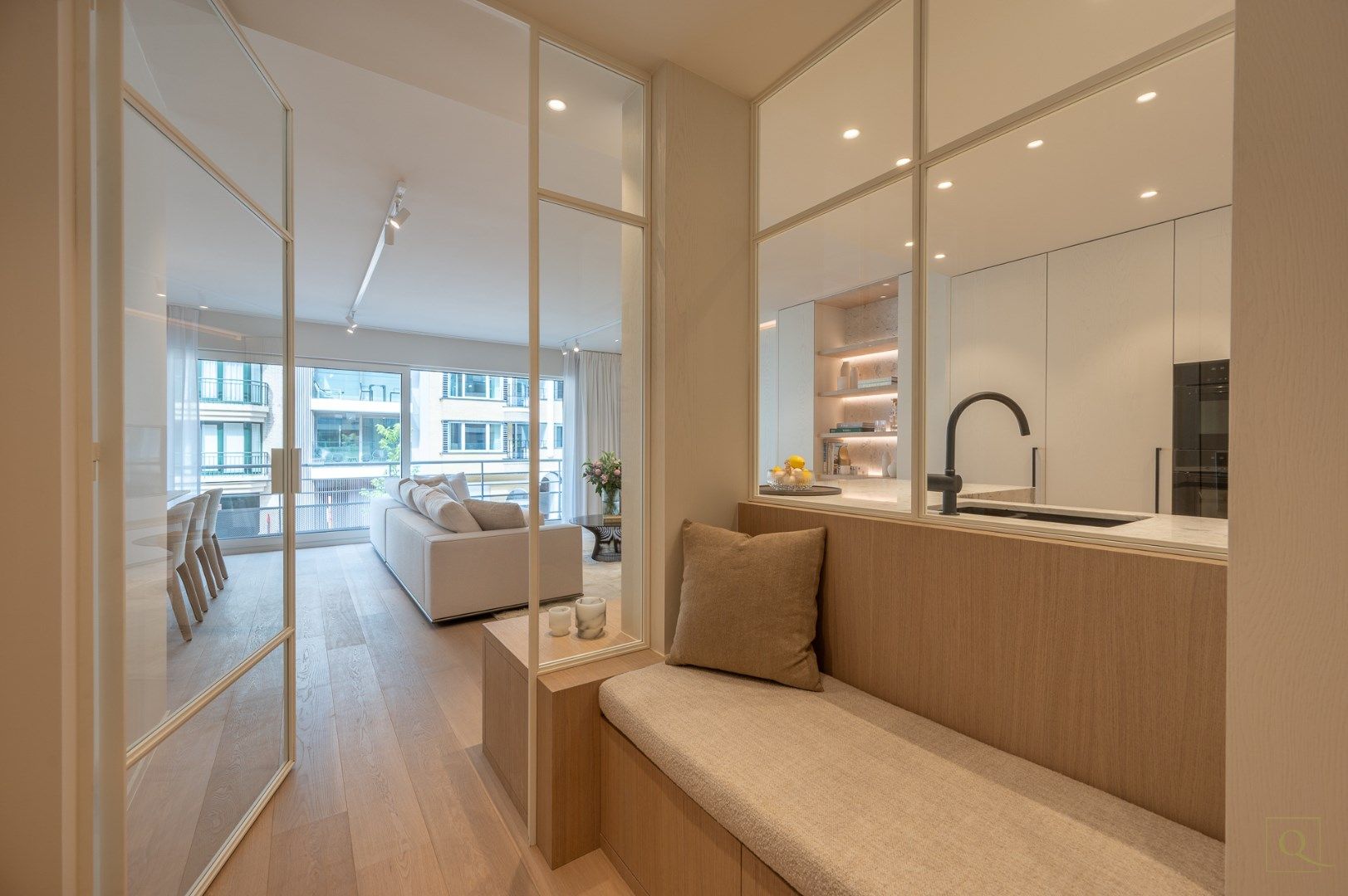 Luxueus afgewerkt appartement gelegen vlakbij het strand. Aankoop gelijkvloerse parking mogelijk. foto 14