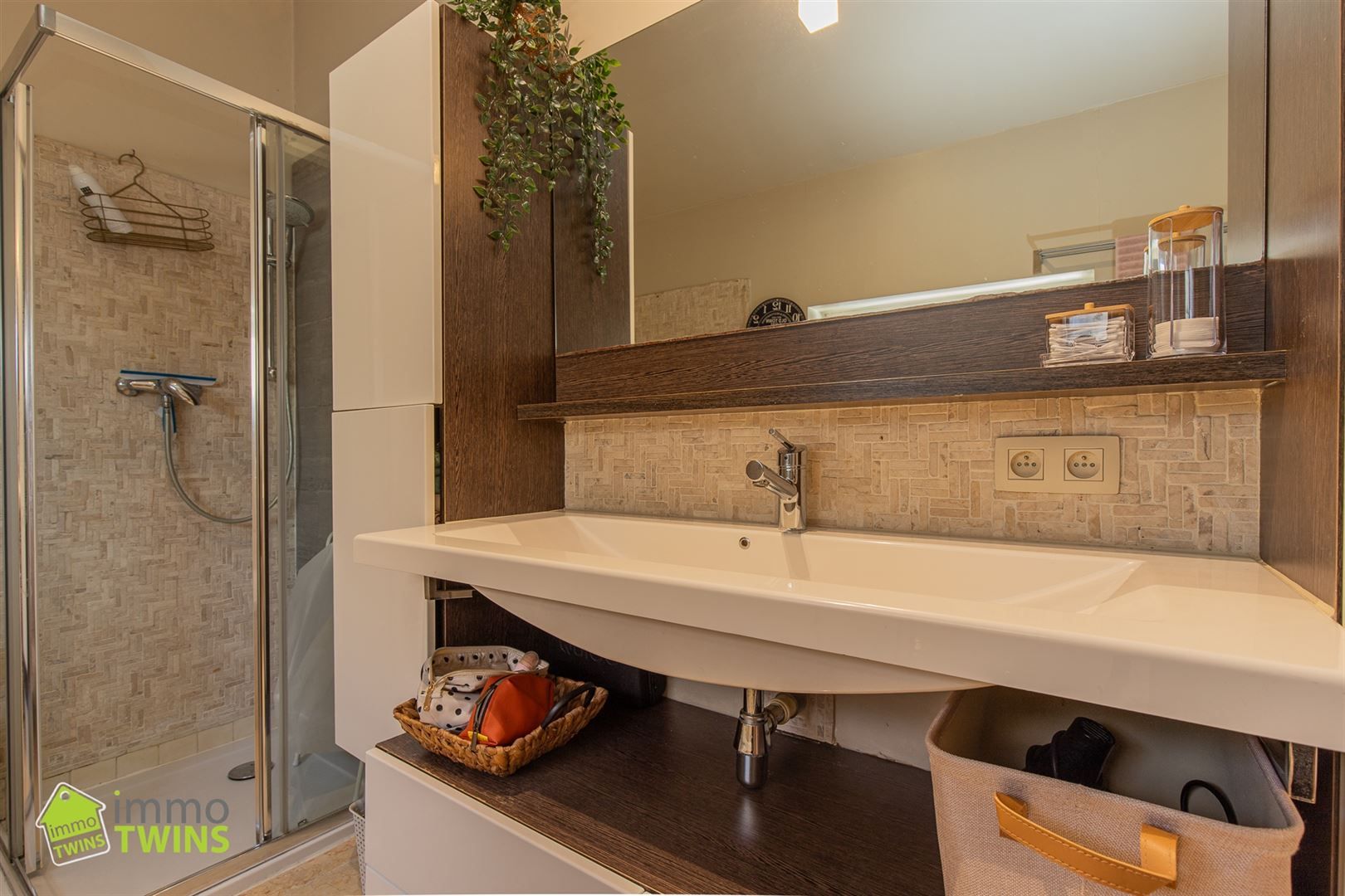 Halfopen bebouwing met karakter, comfort én een droomtuin! foto 16