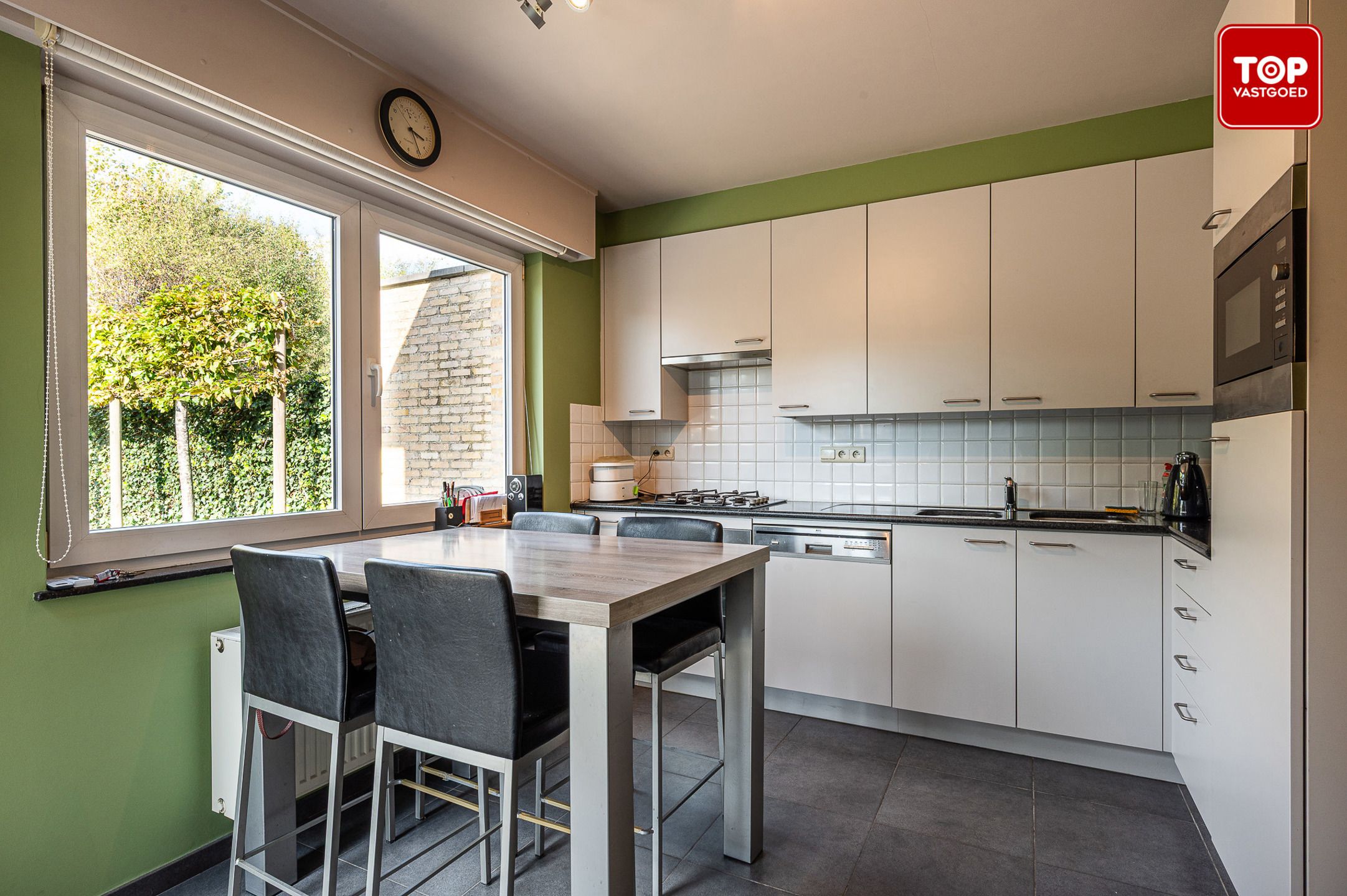 Instapklare woning in rustige straat met 3 slaapkamers, tuin en garage.  foto 9