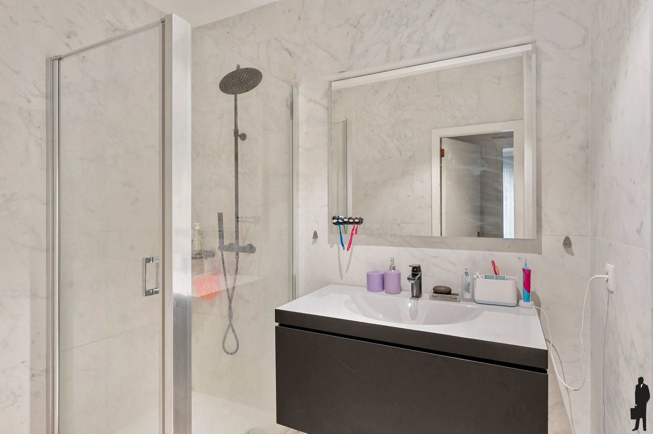 Instapklaar hoekappartement met 2 slaapkamers in Borgerhout foto 8