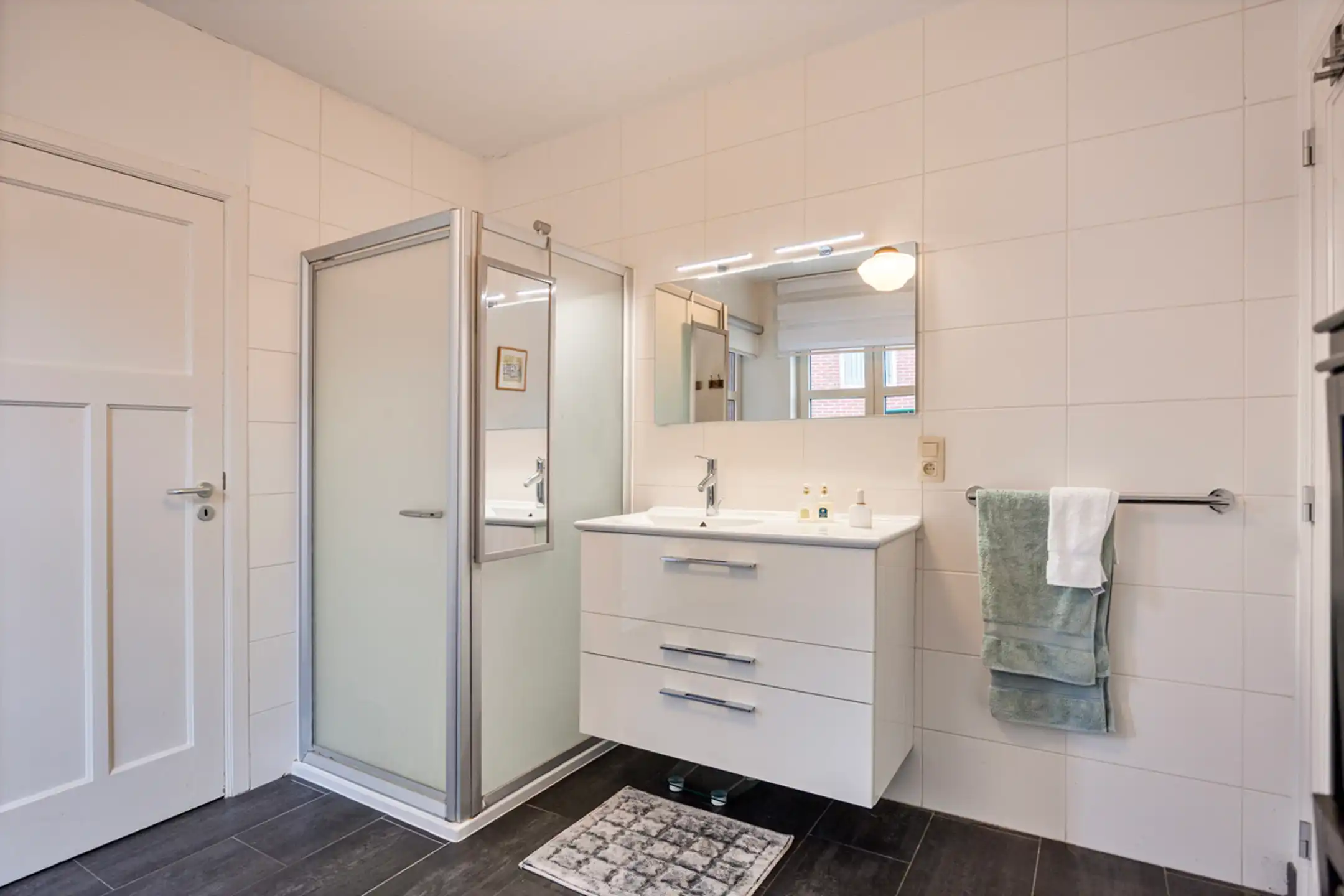 Charmante bemeubelde woning op toplocatie in Lanaken foto 10