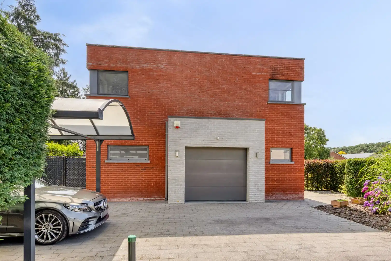 Stijlvolle villa met zonnige tuin waar comfort, kwaliteit en duurzaamheid samenkomen foto 2