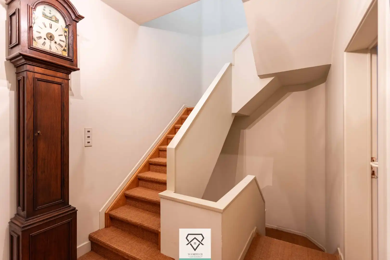 Ruim handelshuis met uitzonderlijk woonvolume en sterke herontwikkelingsmogelijkheden foto 13