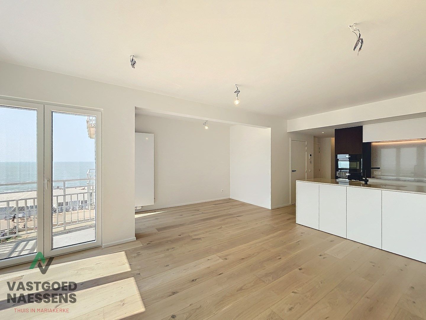 LUXUEUS GERENOVEERD 2 SLPK APP MET TERRAS EN ZEEZICHT foto {{pictureIndex}}