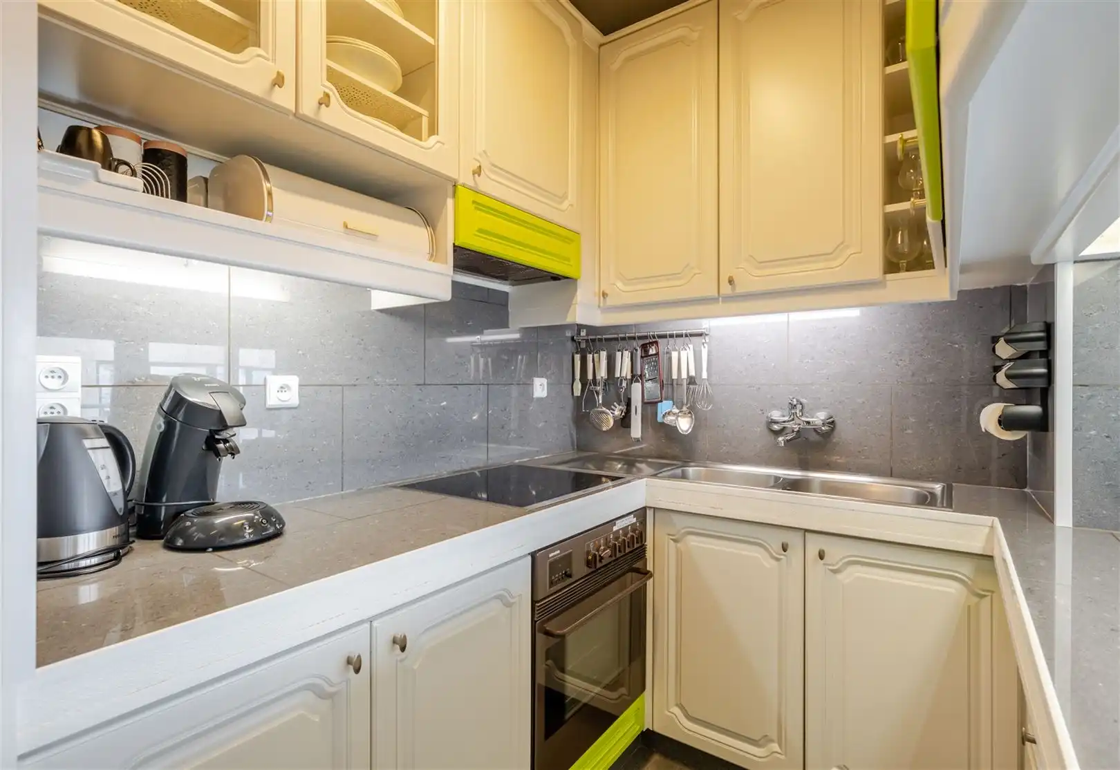 Instapklare studio met zeezicht foto 10