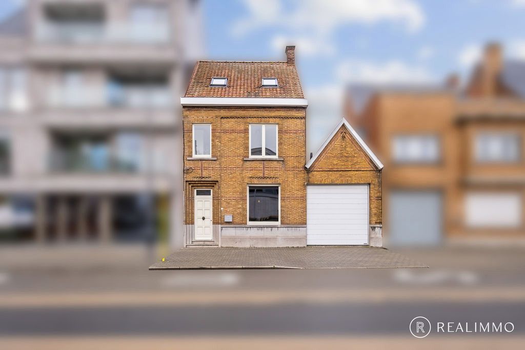 Hoofdfoto van de publicatie: Stijlvol gerenoveerde woning met 4 slaapkamers