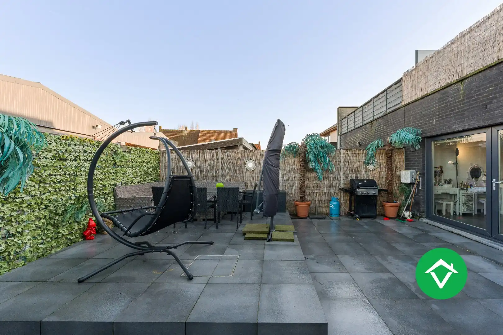 Instapklare nieuwbouwwoning met 5 slaapkamers en zonneterrassen op topligging in Eernegem foto 21