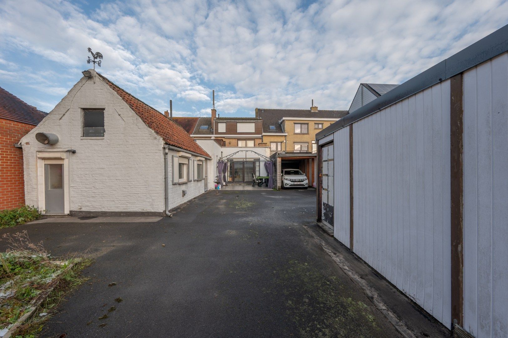 Gelijkvloerse woonst met grote tuin en garage te Sijsele. foto 13