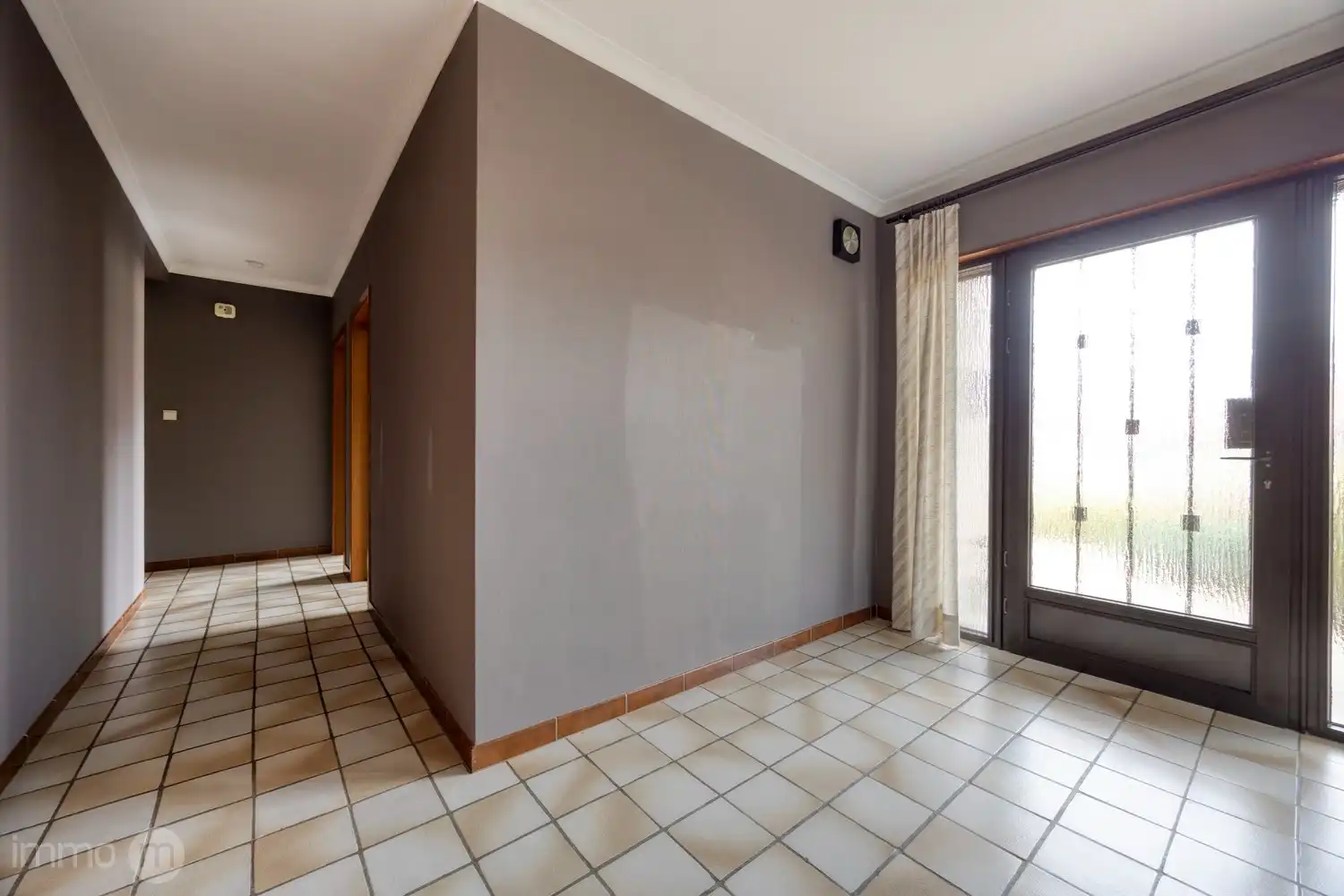 Uitstekend onderhouden open bebouwing met zonnepanelen en 3 tot 5 slaapkamers op prachtig perceel van 55a43ca foto 6