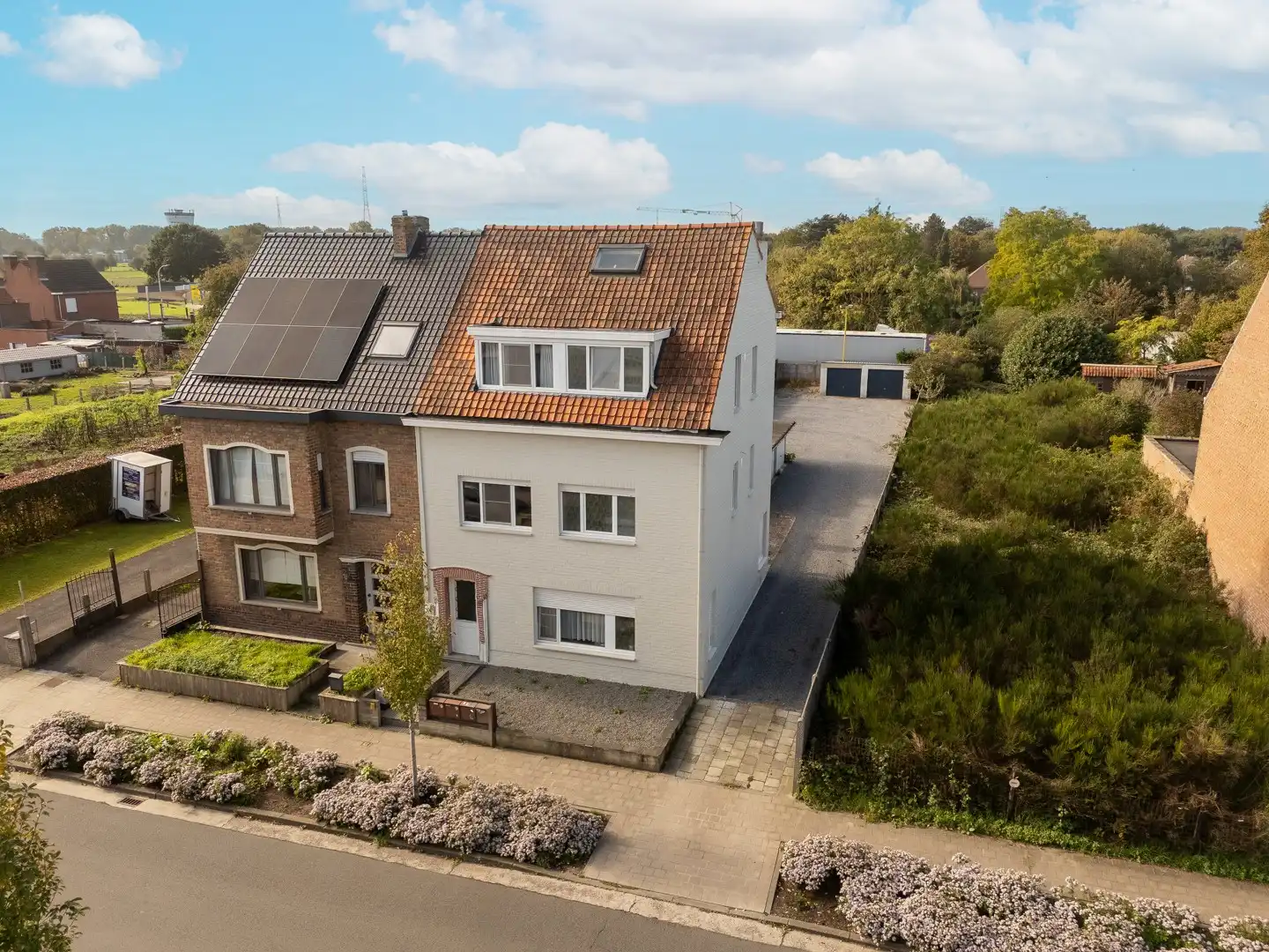 1-slaapkamerappartement met garage op een rustige locatie in Eeklo! foto {{pictureIndex}}