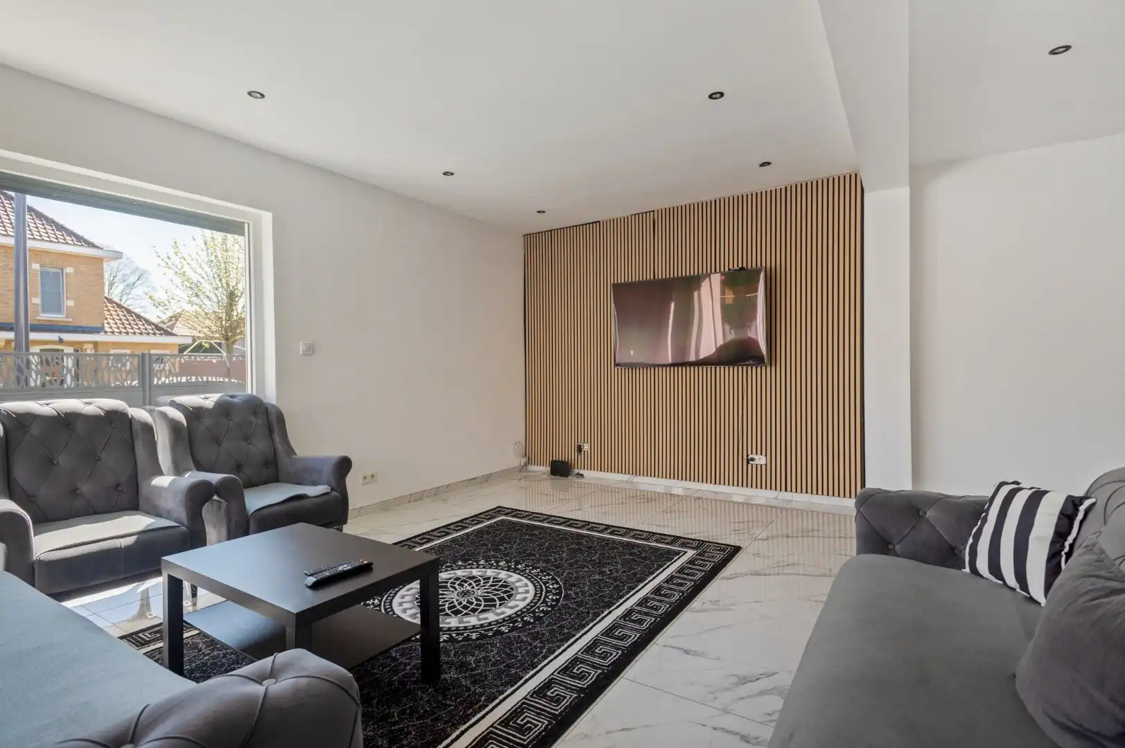 Gerenoveerde woning met tuin, carport en rustige ligging in Willebroek! foto 3