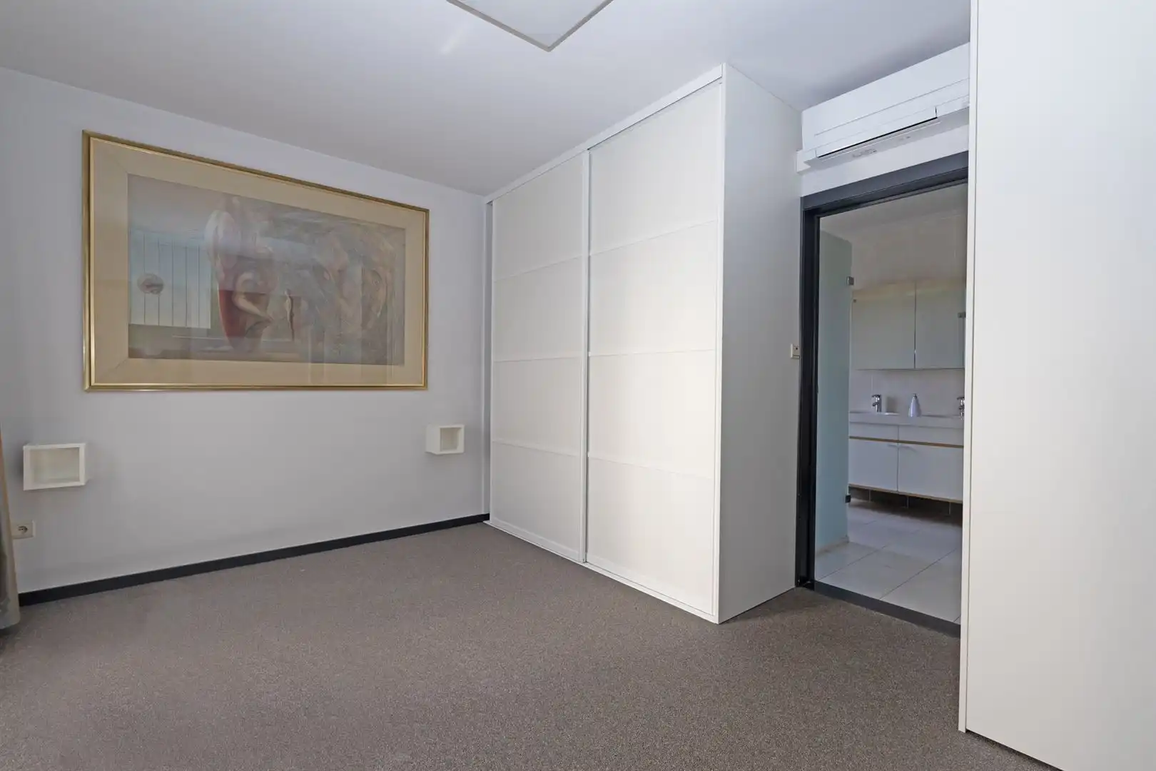 Goed onderhouden villa nabij het centrum foto 9