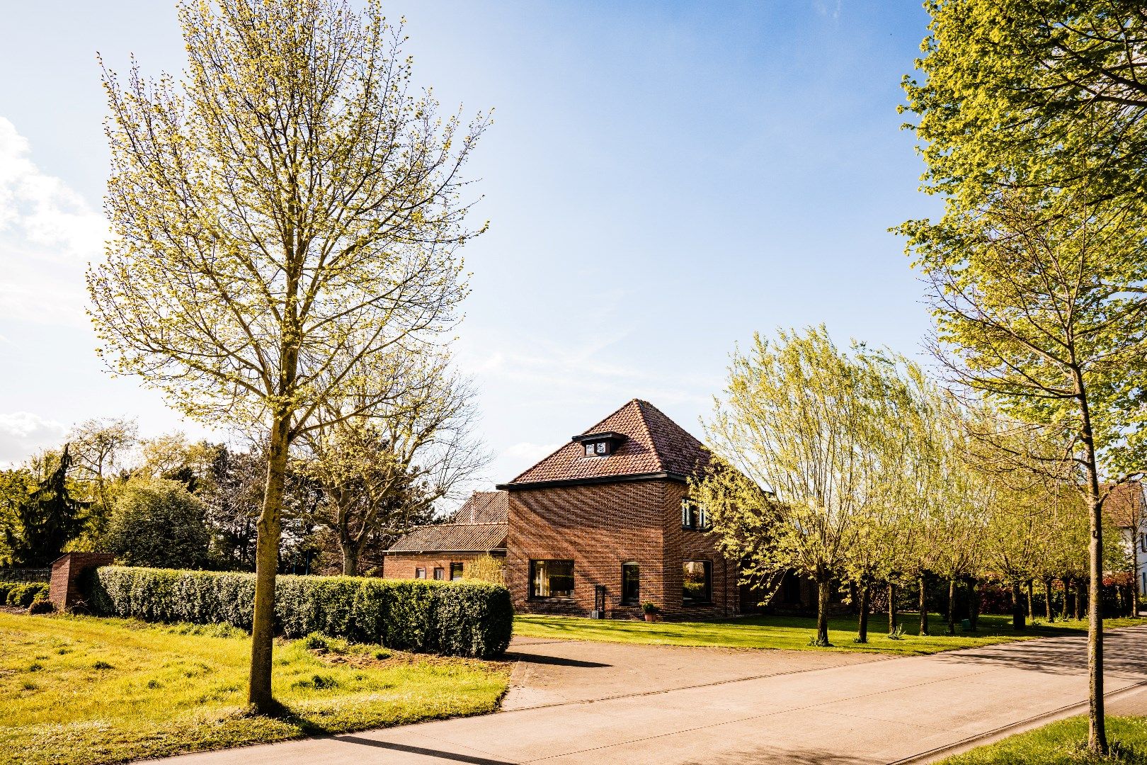 Karaktervolle te renoveren woning met unieke verzichten  foto 2