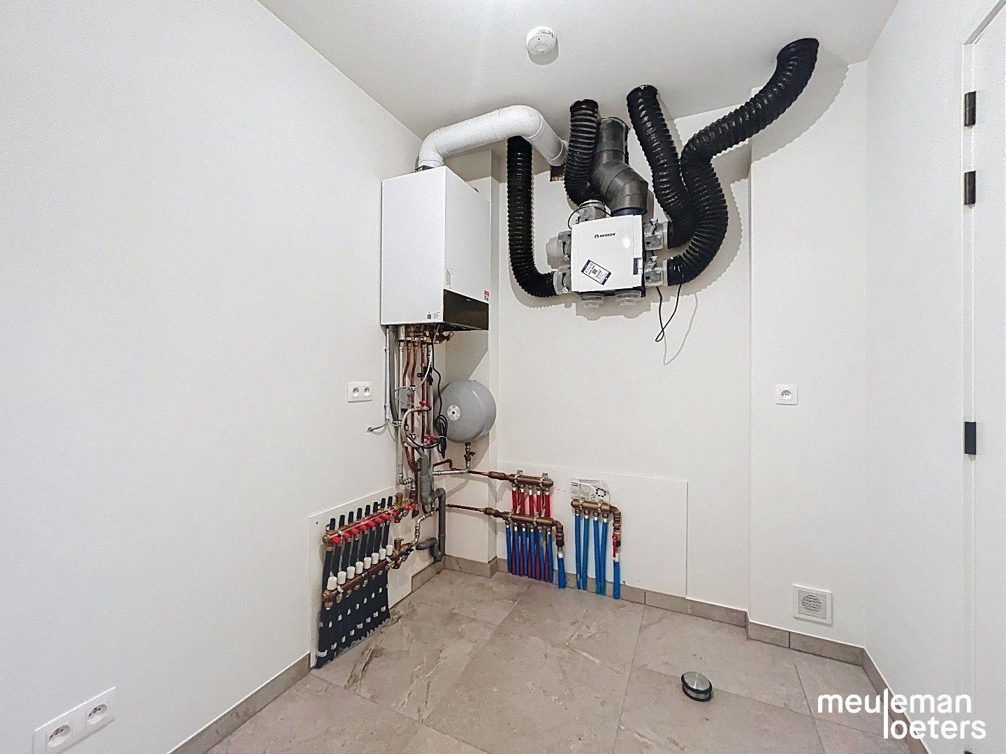 Lichtrijk nieuwbouwappartement met garage foto 9