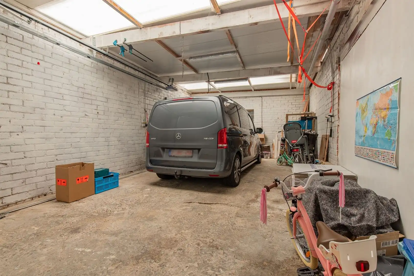 Volledig gerenoveerde woning met zwemvijver en ruime garage foto 31