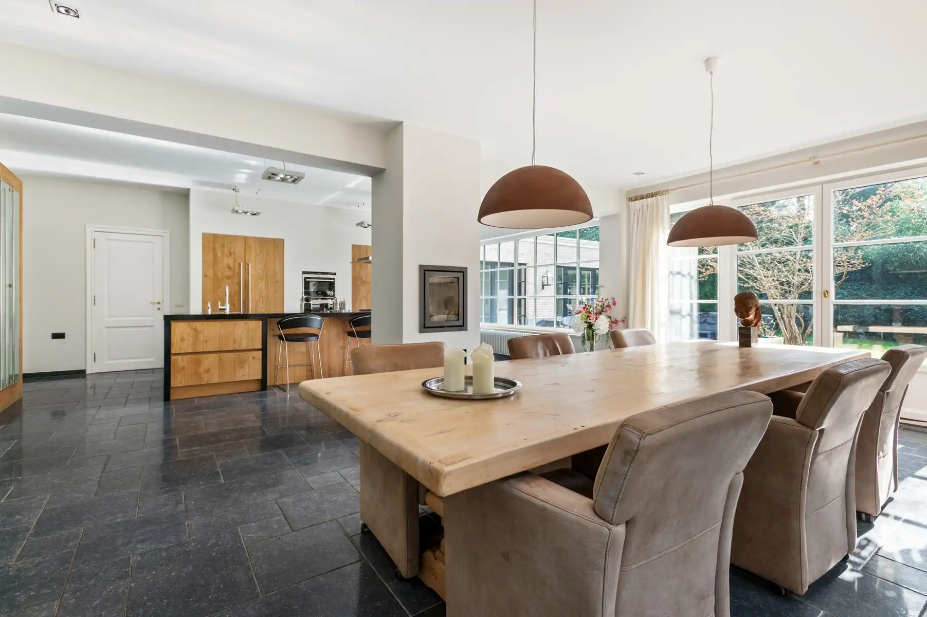 Exclusieve instapklare villa met 15.088m² parktuin foto 10