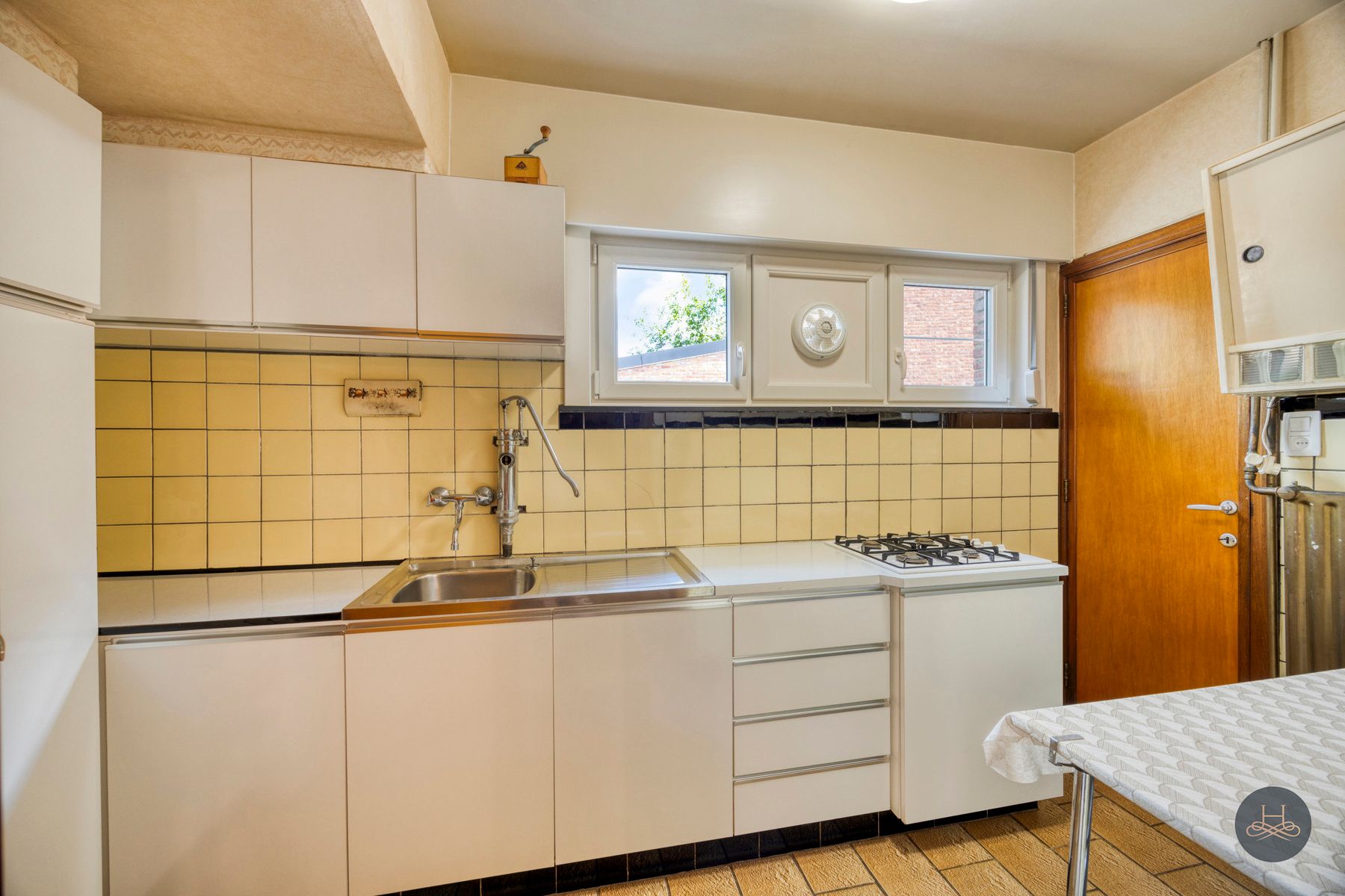 Te renoveren woning in rustige omgeving foto 8