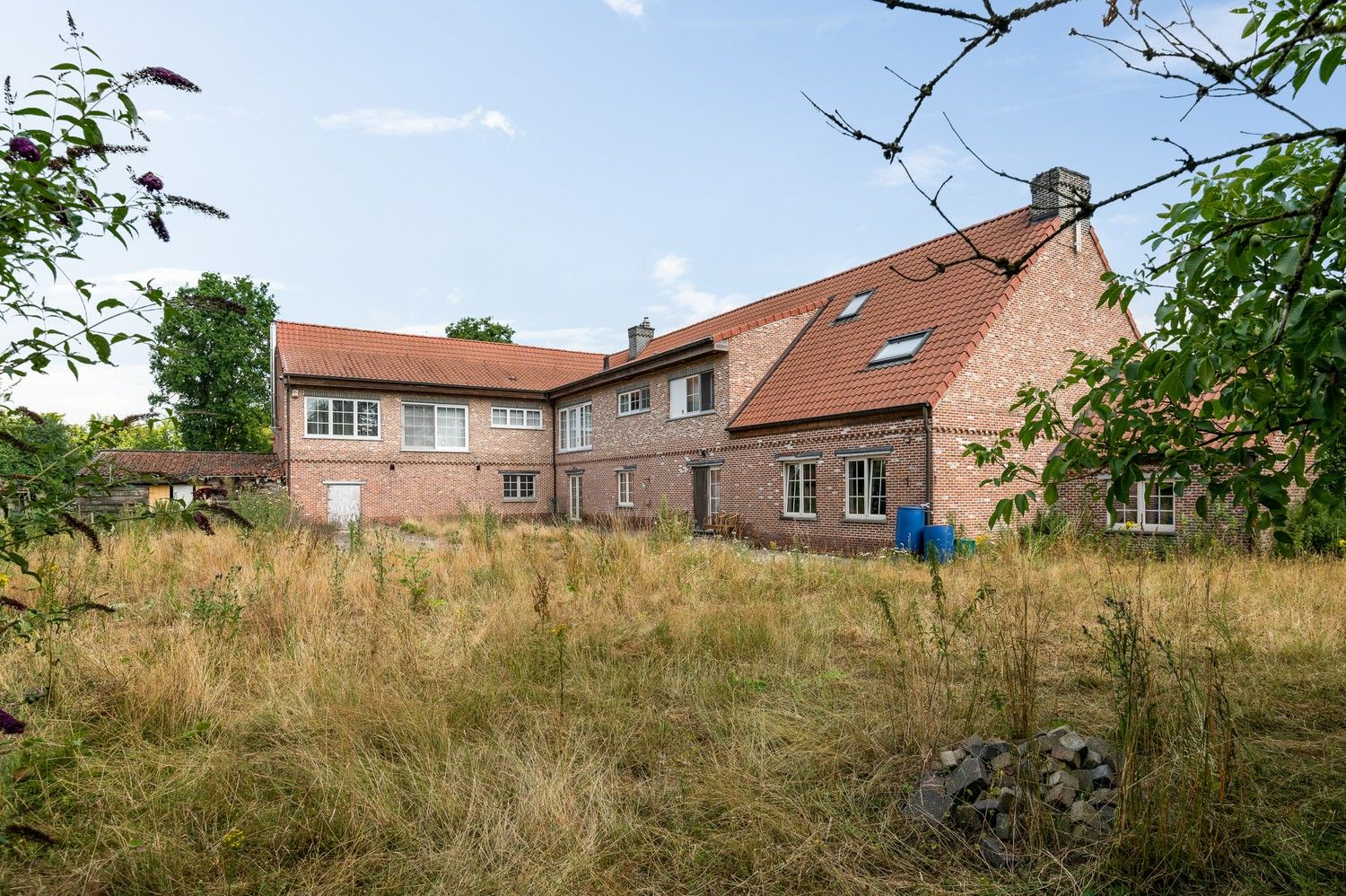 Polyvalent gebouw, appartement en magazijn te koop in Emblem! foto 19