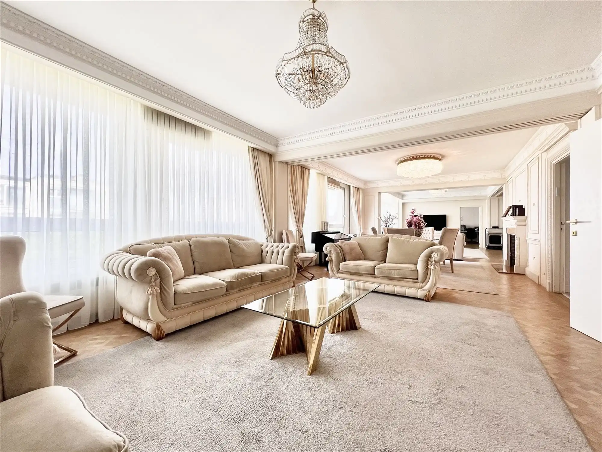 Exclusief en luxueus appartement in een prestigieus residentieel gebouw foto {{pictureIndex}}
