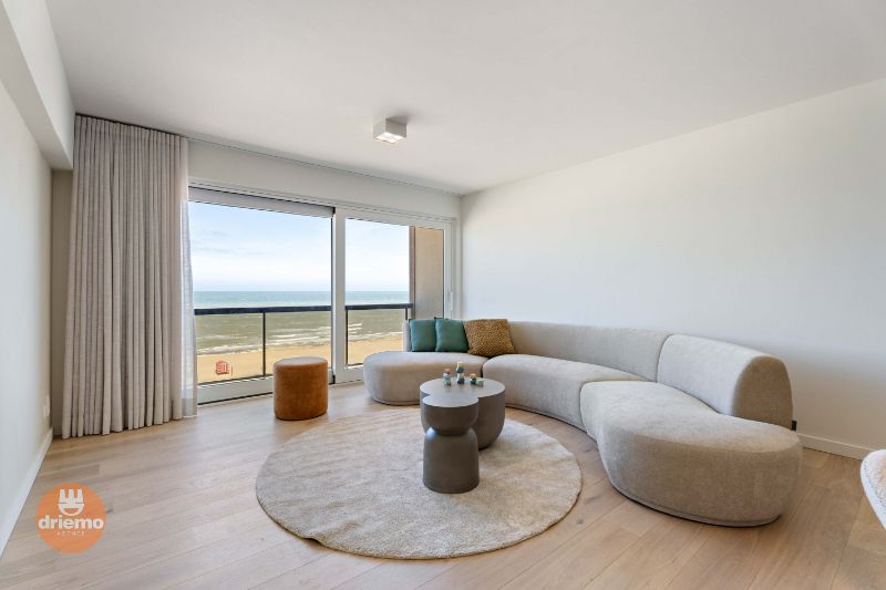 EXCLUSIEF DRIESLAAPKAMER APPARTEMENT MET FRONTAAL ZICHT OP ZEE EN DUMONT WIJK foto {{pictureIndex}}