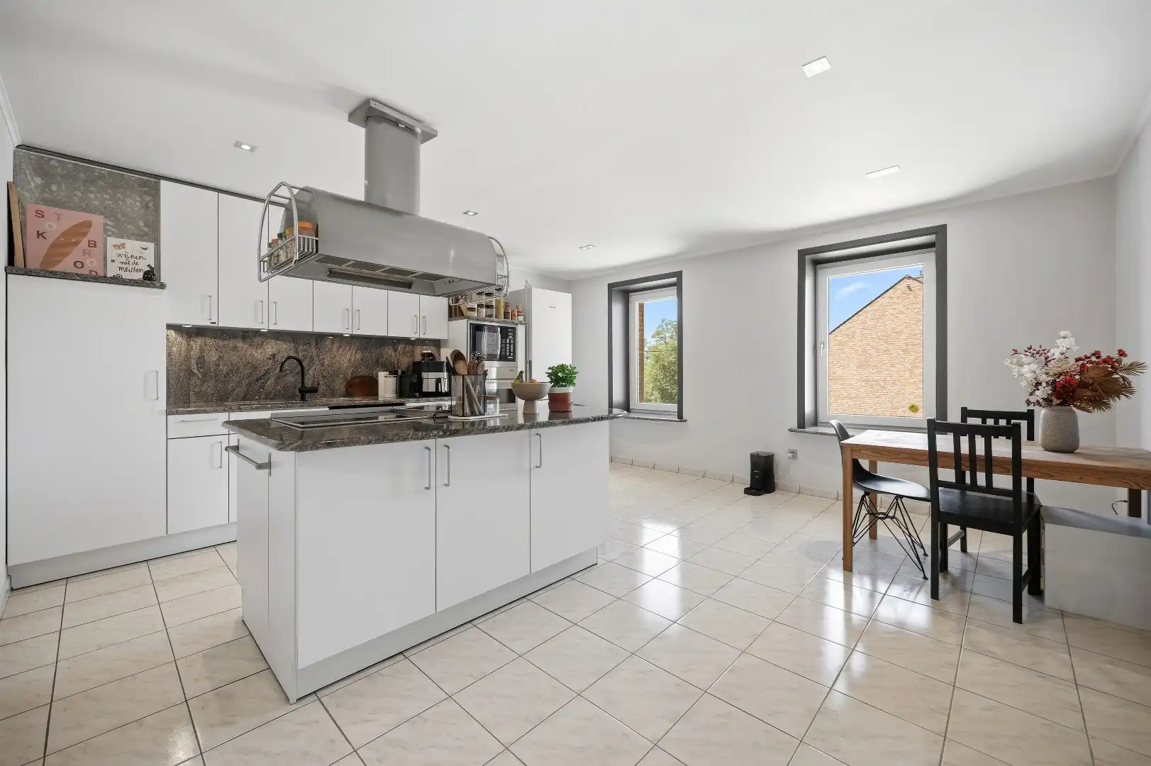 Ruime instapklare duplex met 3 slpks en praktijk- / hobbyruimte van 55m² foto 3