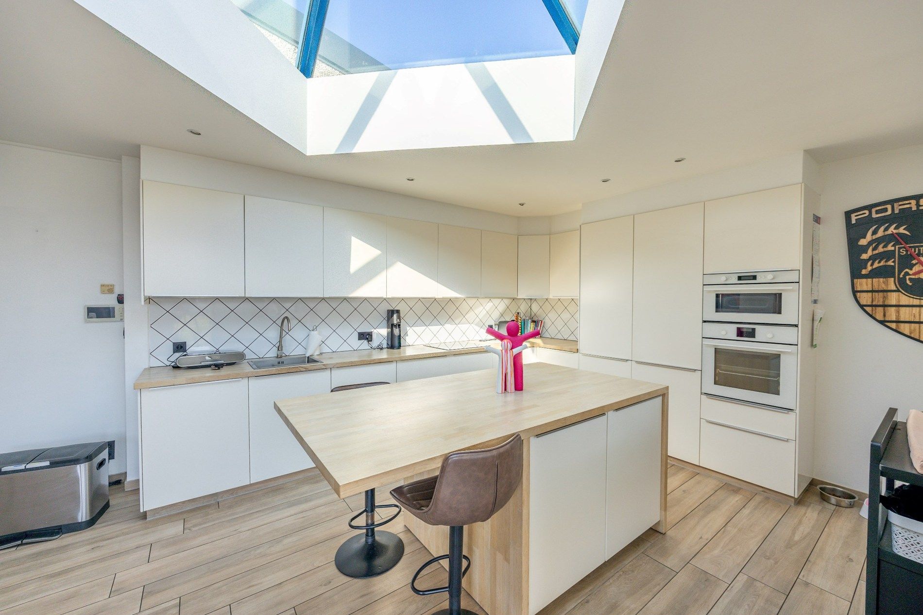 GOED GELEGEN MAGAZIJN MET SHOWROOM foto 8
