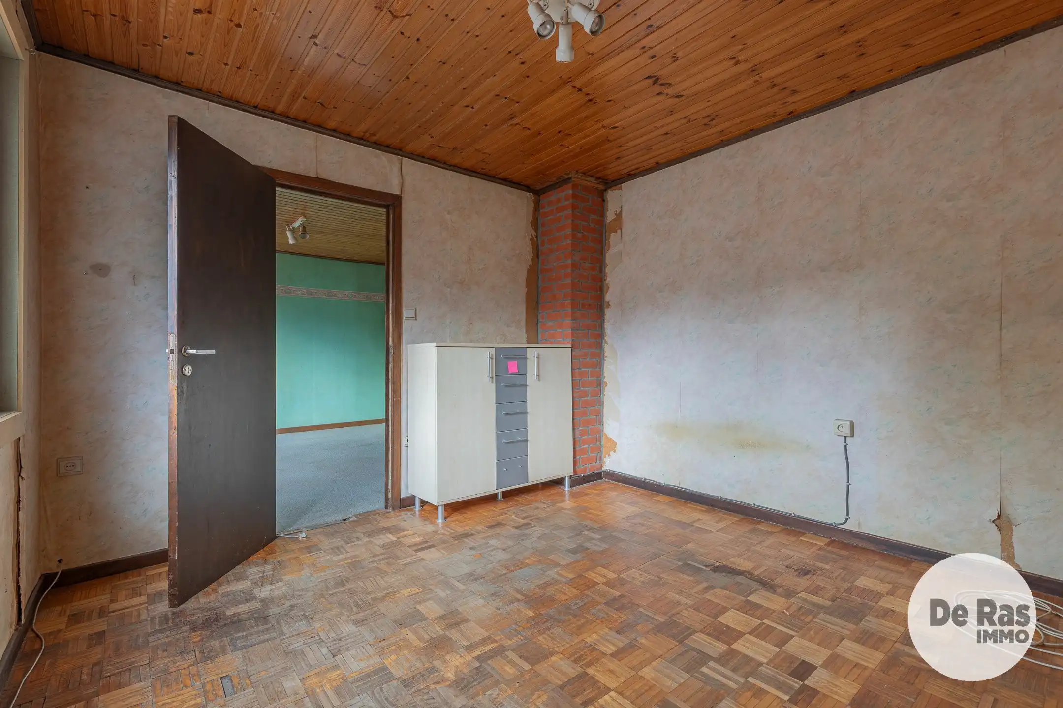 OOSTERZELE - Te renoveren woning met tal van mogelijkheden foto 25