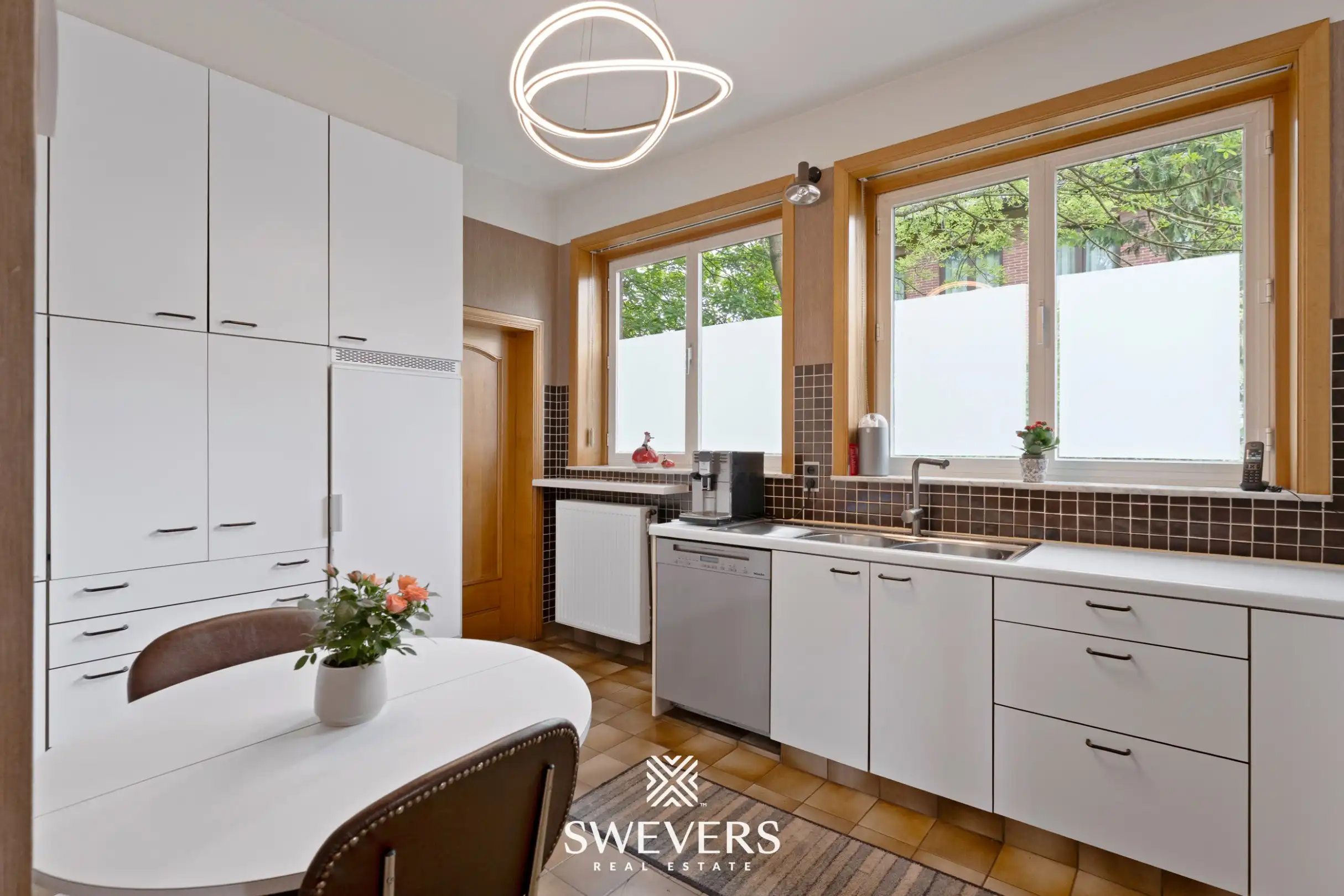 Bijzonder ruime villa (346m²) met mooie grote tuin op centrale locatie in Alken foto 15