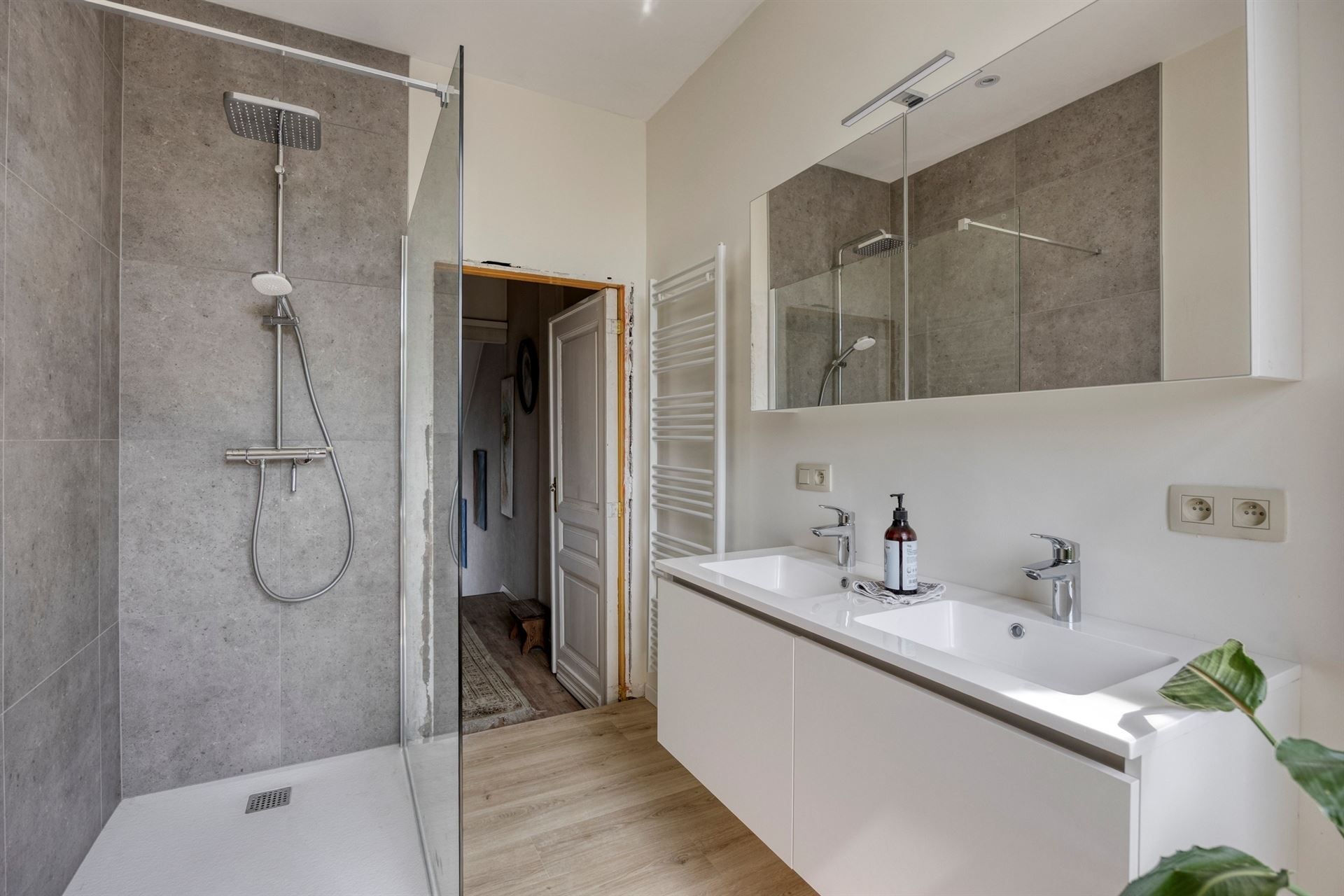 Prachtig gerenoveerde serristenwoning op prima locatie nabij centrum foto 21