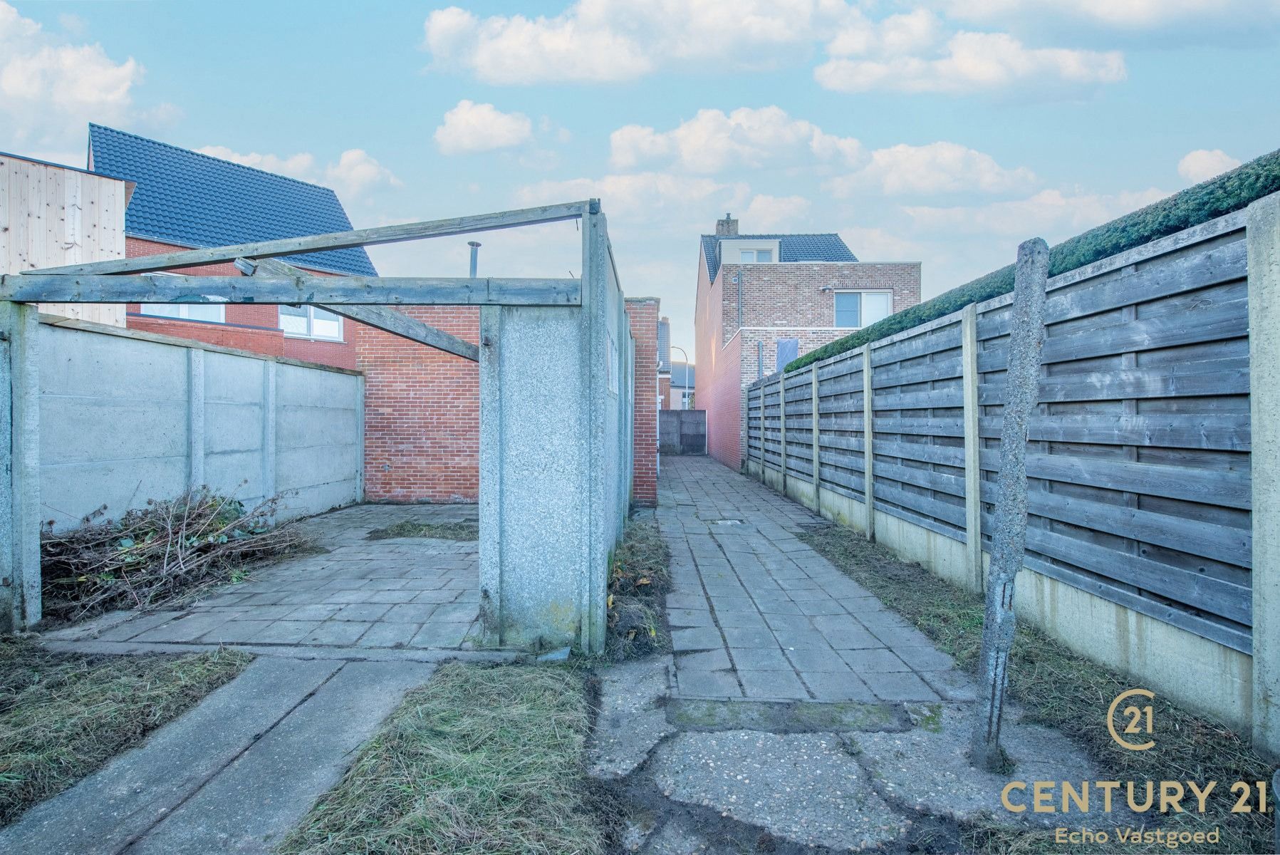 Perfect gelegen renovatieproject –  klaar voor heropbouw! foto 3