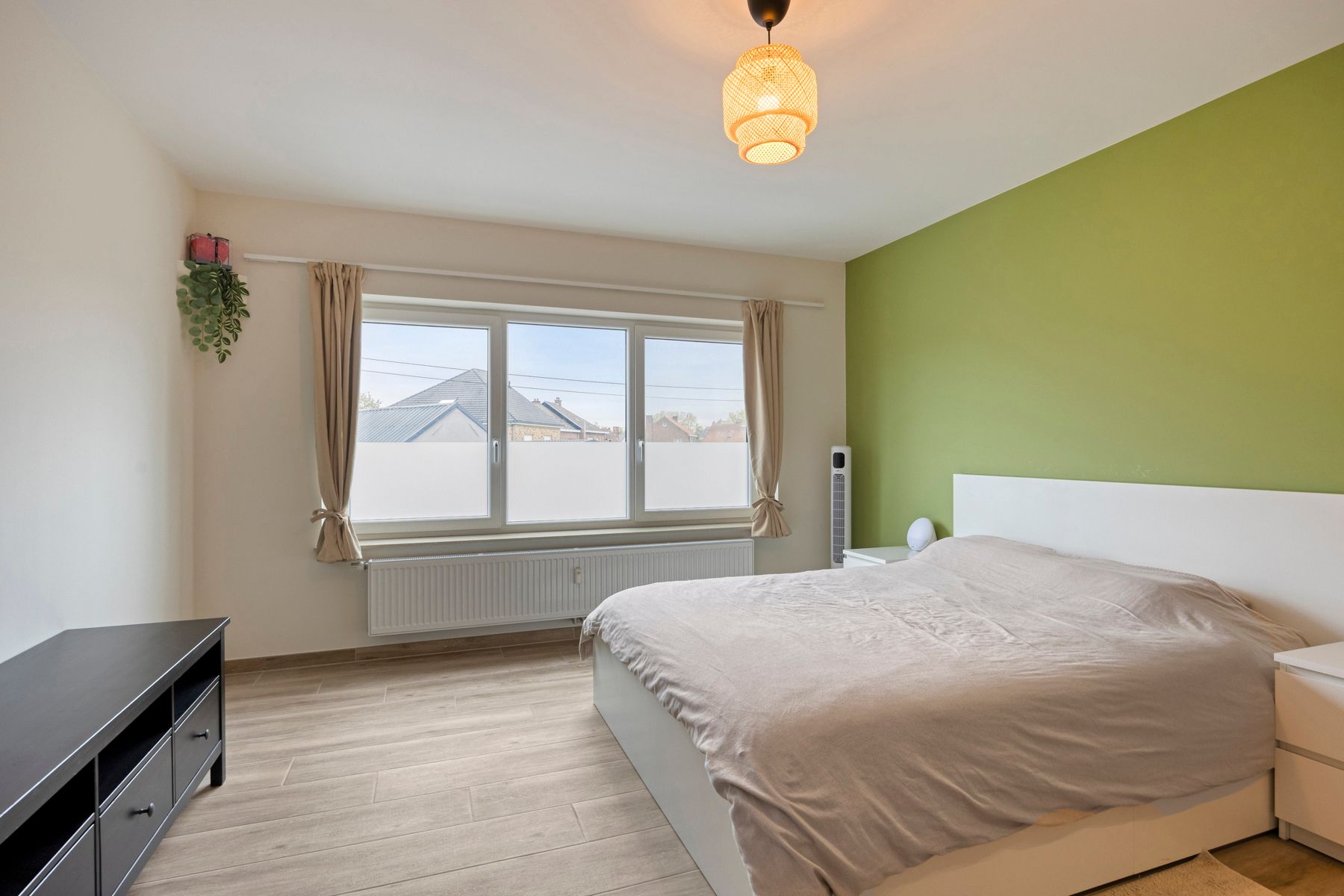 Ruim gerenoveerd 3-slaapkamer appartement op toplocatie !!! foto 15