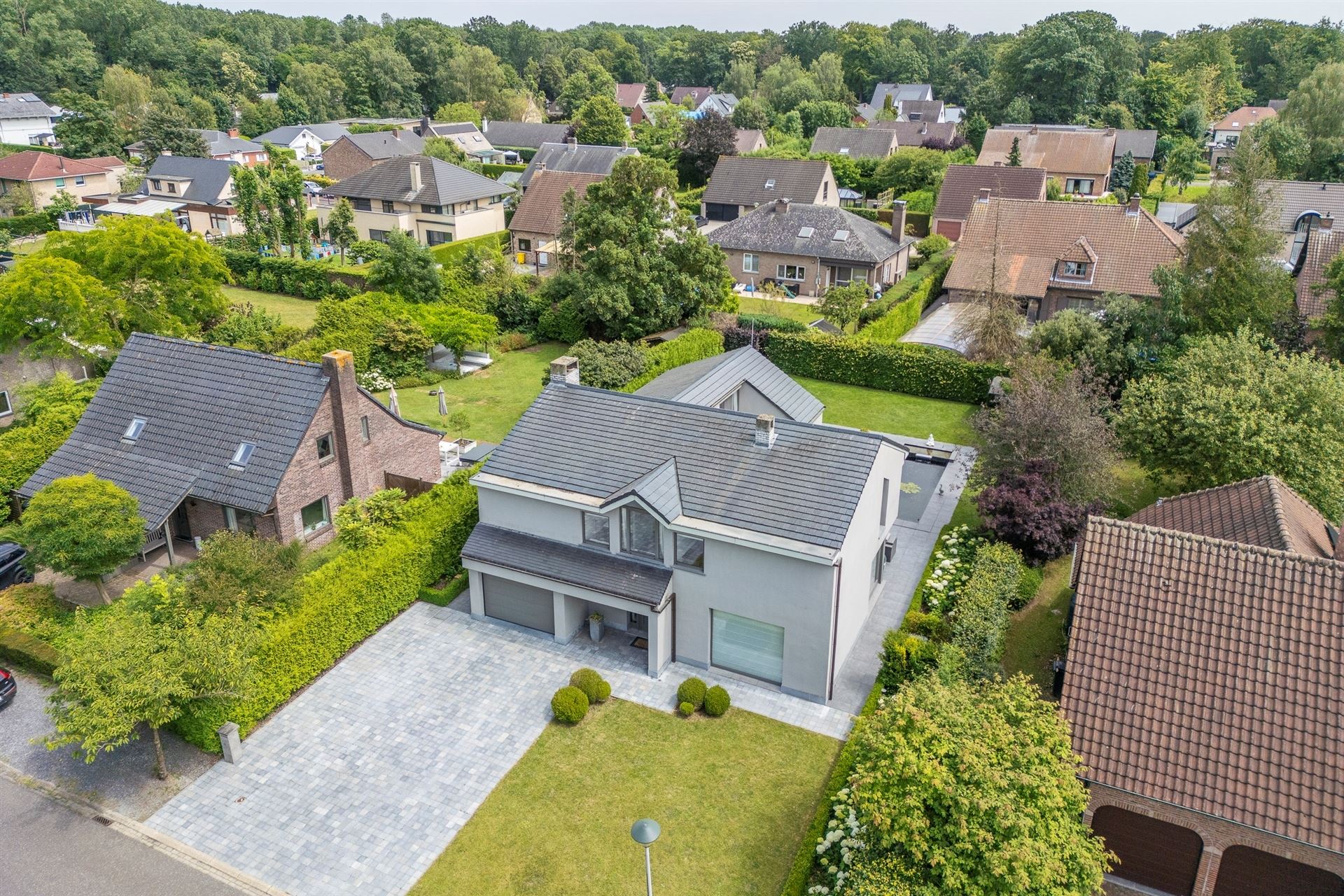 Prachtig gerenoveerde villa in de Zonnebos wijk foto 41