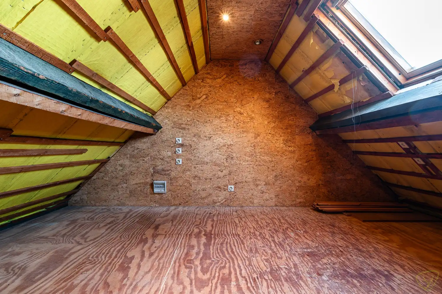 Charmante gesloten bebouwing met ruime tuin en renovatiepotentieel foto 17